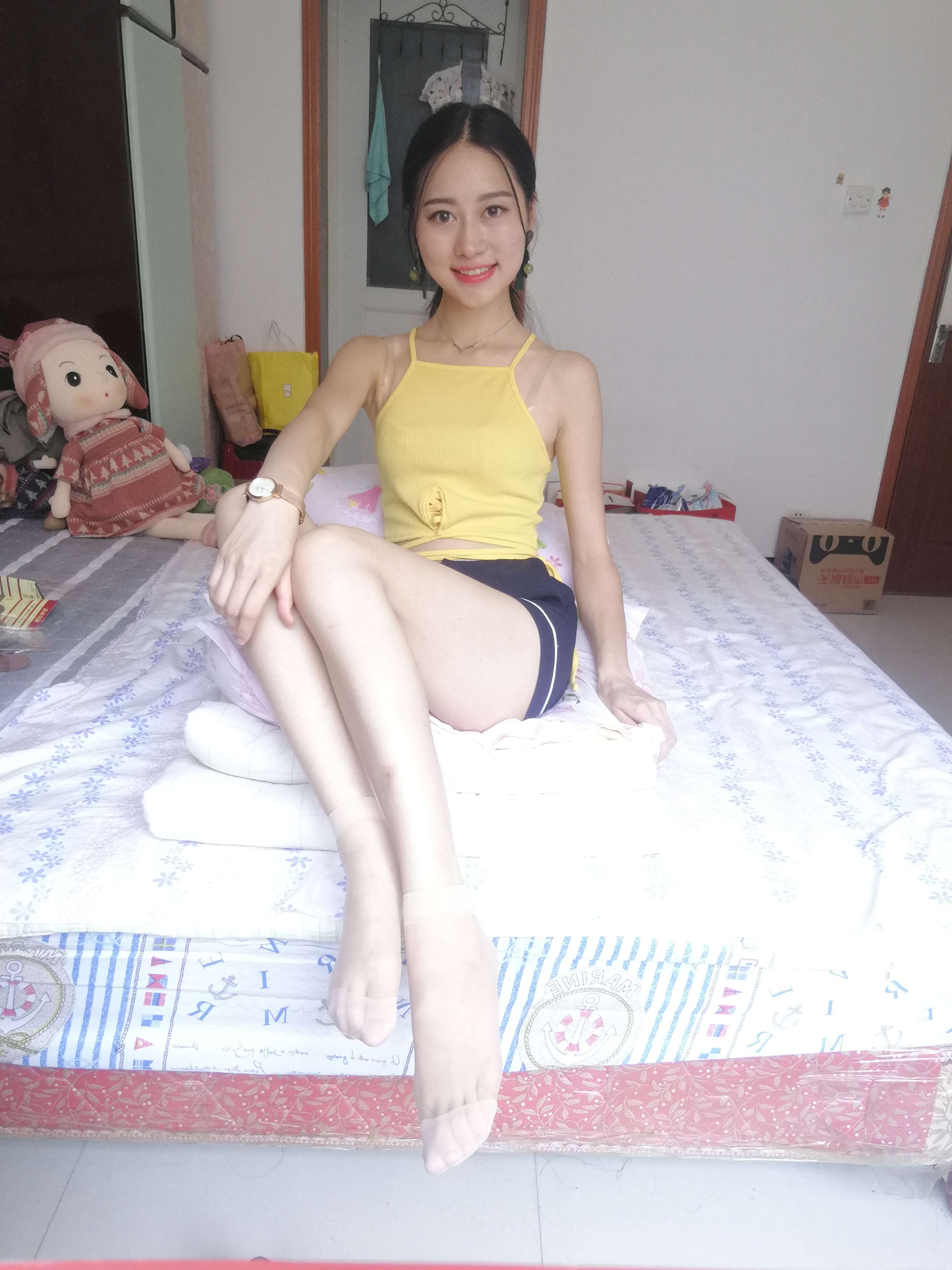 《敏君的短丝脚丫》作品图