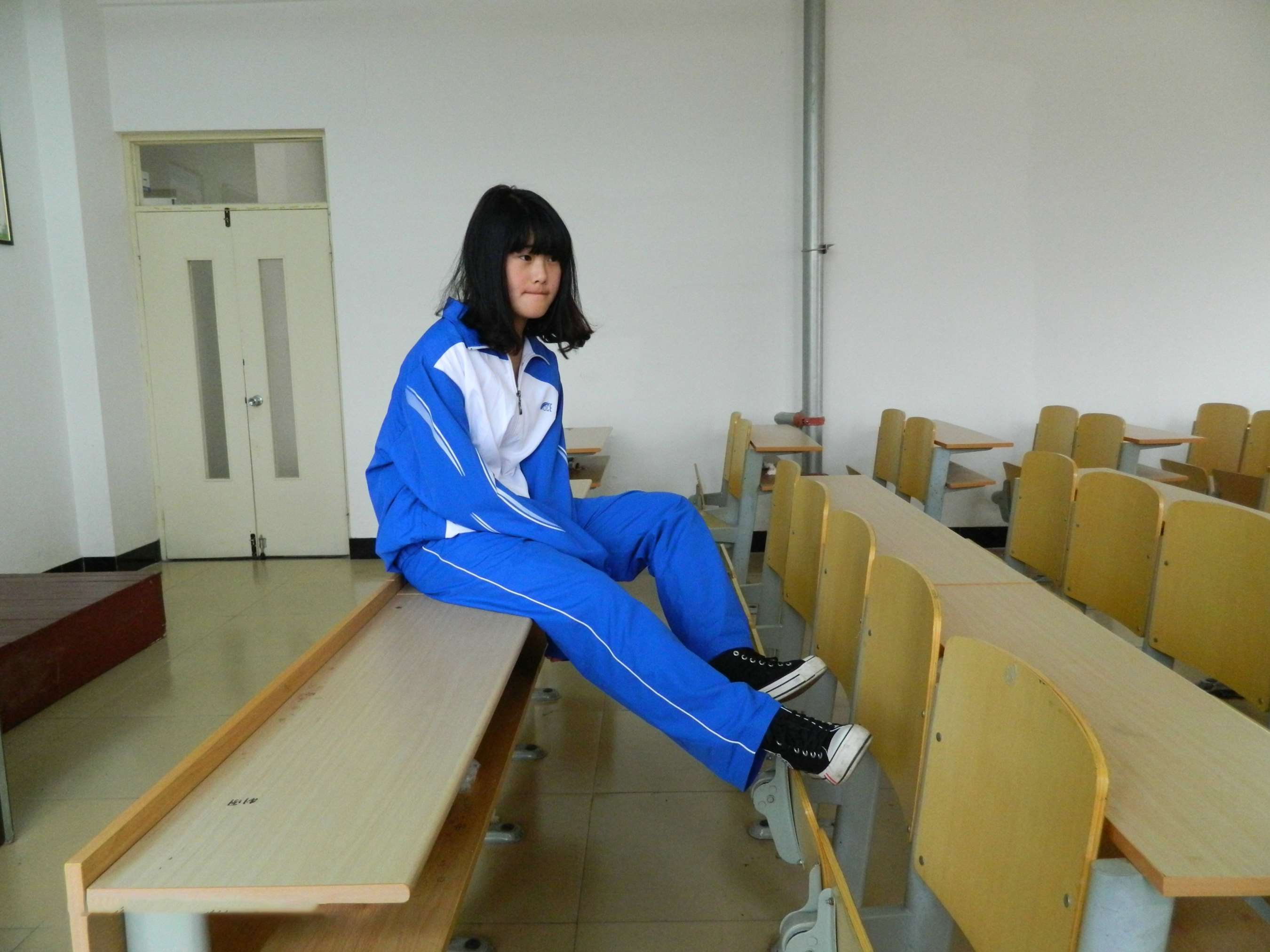 《小北教室校服展嫩足》作品图