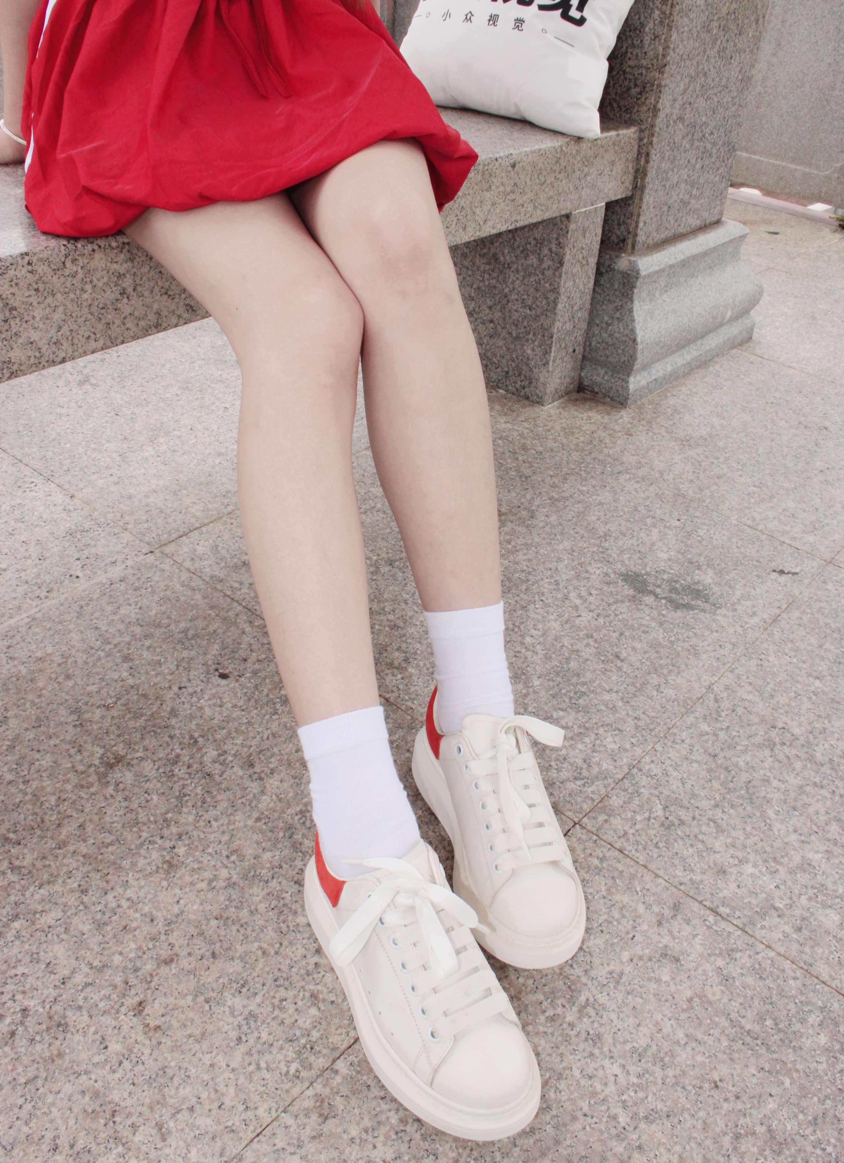 《雪糕-板鞋の白袜足》作品图