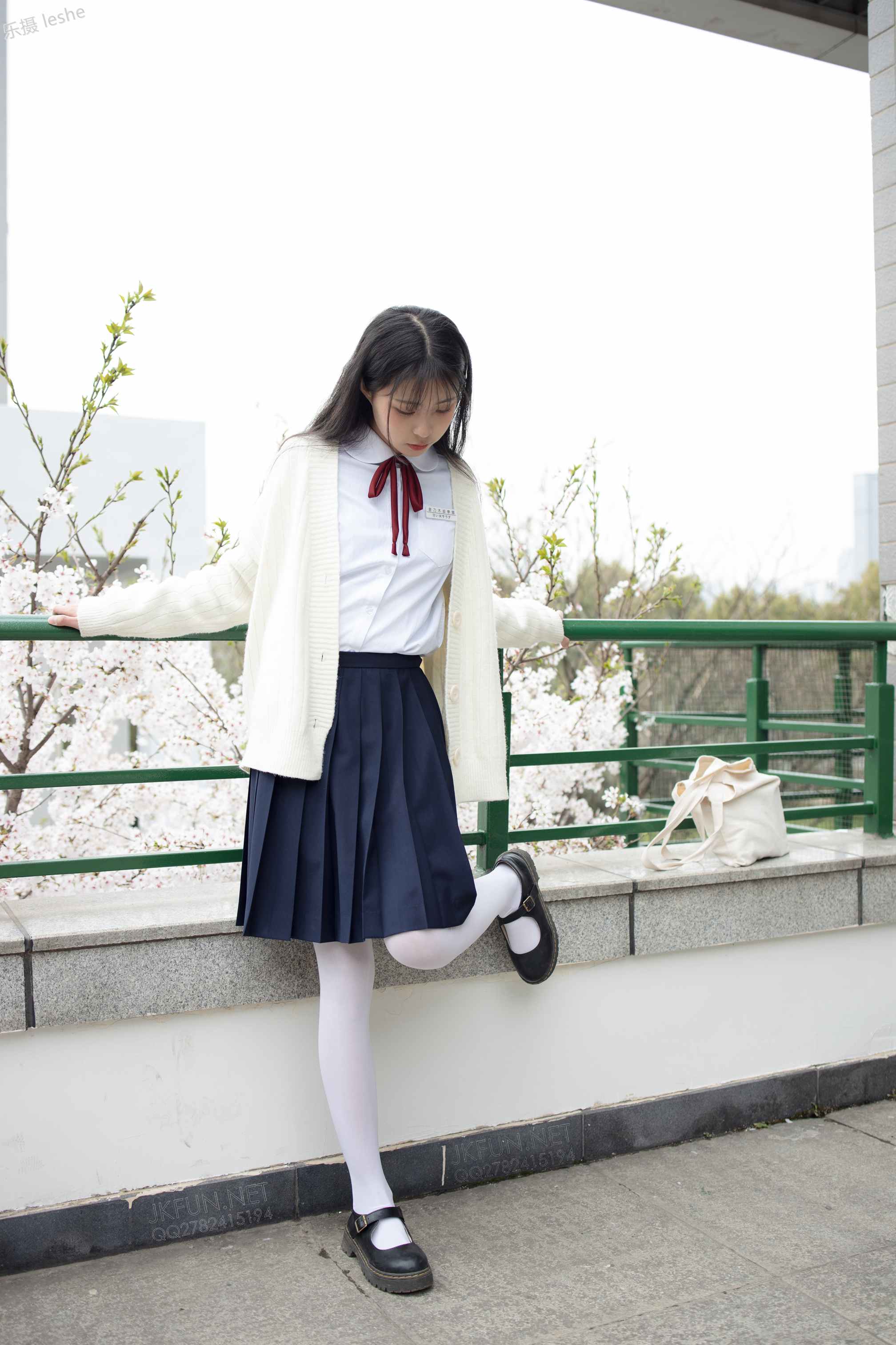 《白丝少女》作品图