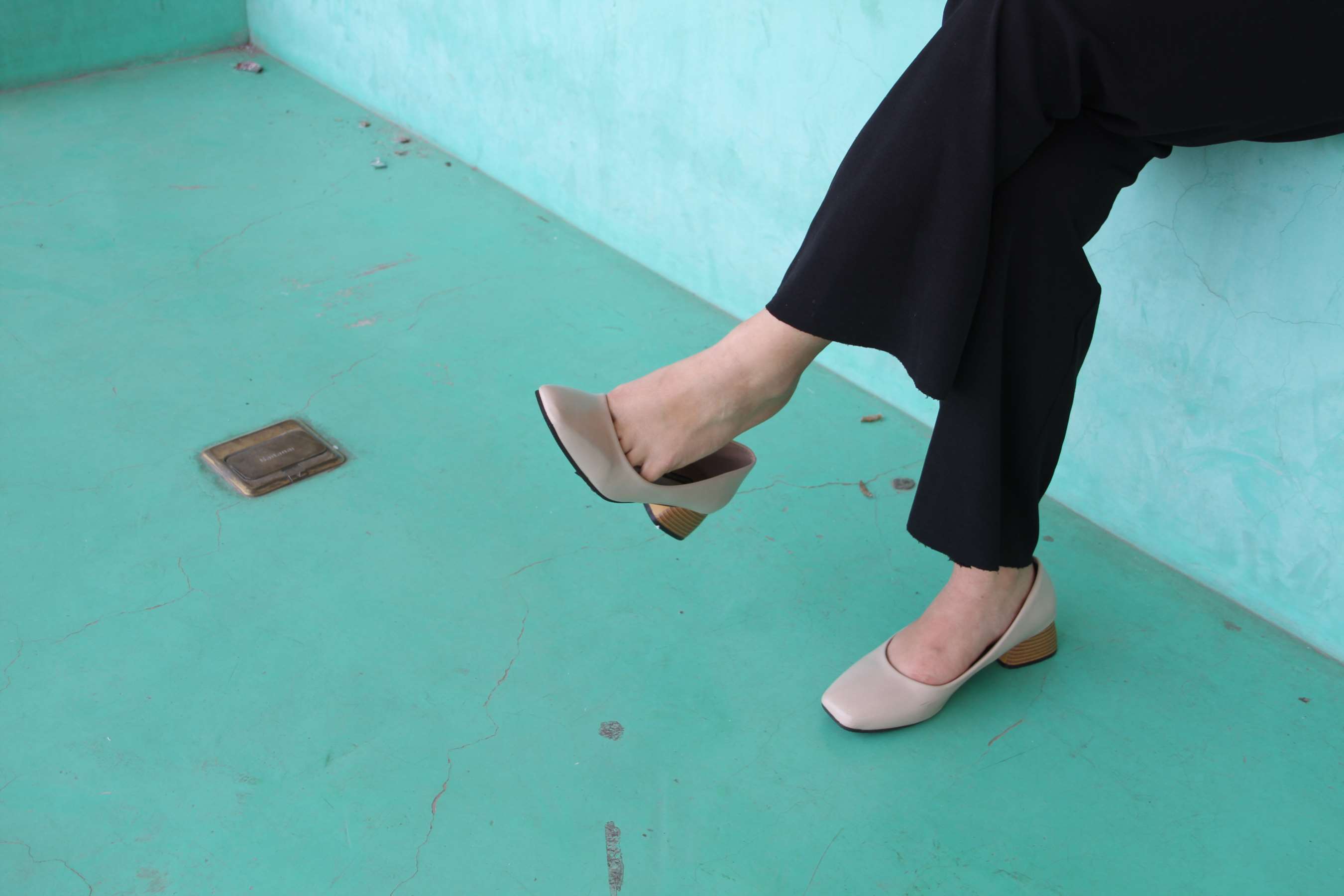 《学姐看台挑鞋》作品图