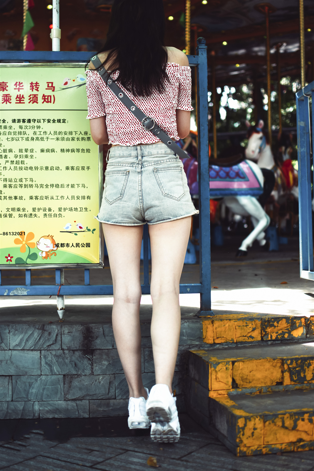 《乐园高挑少女》作品图