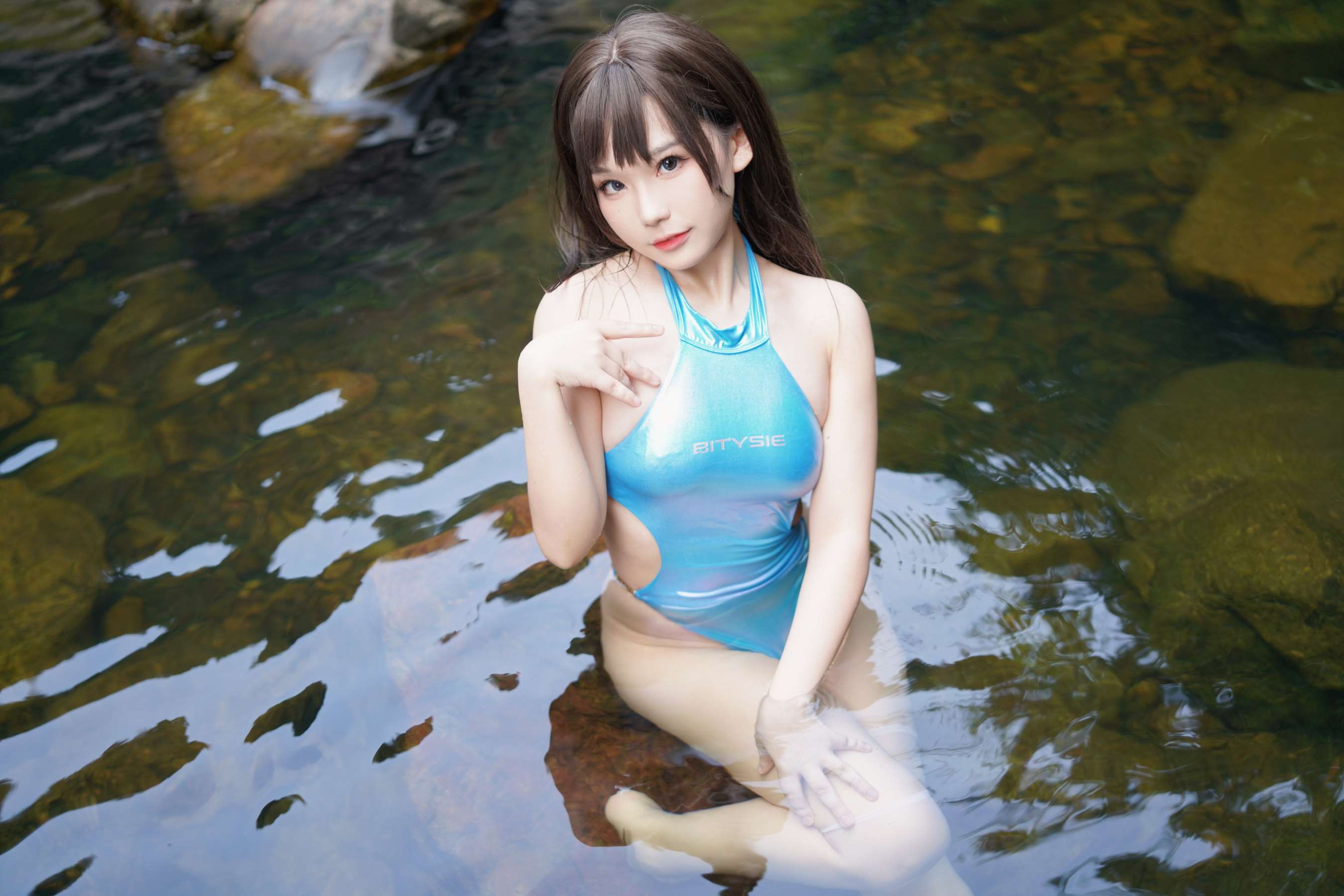 《七七娜娜子-竞泳》作品图