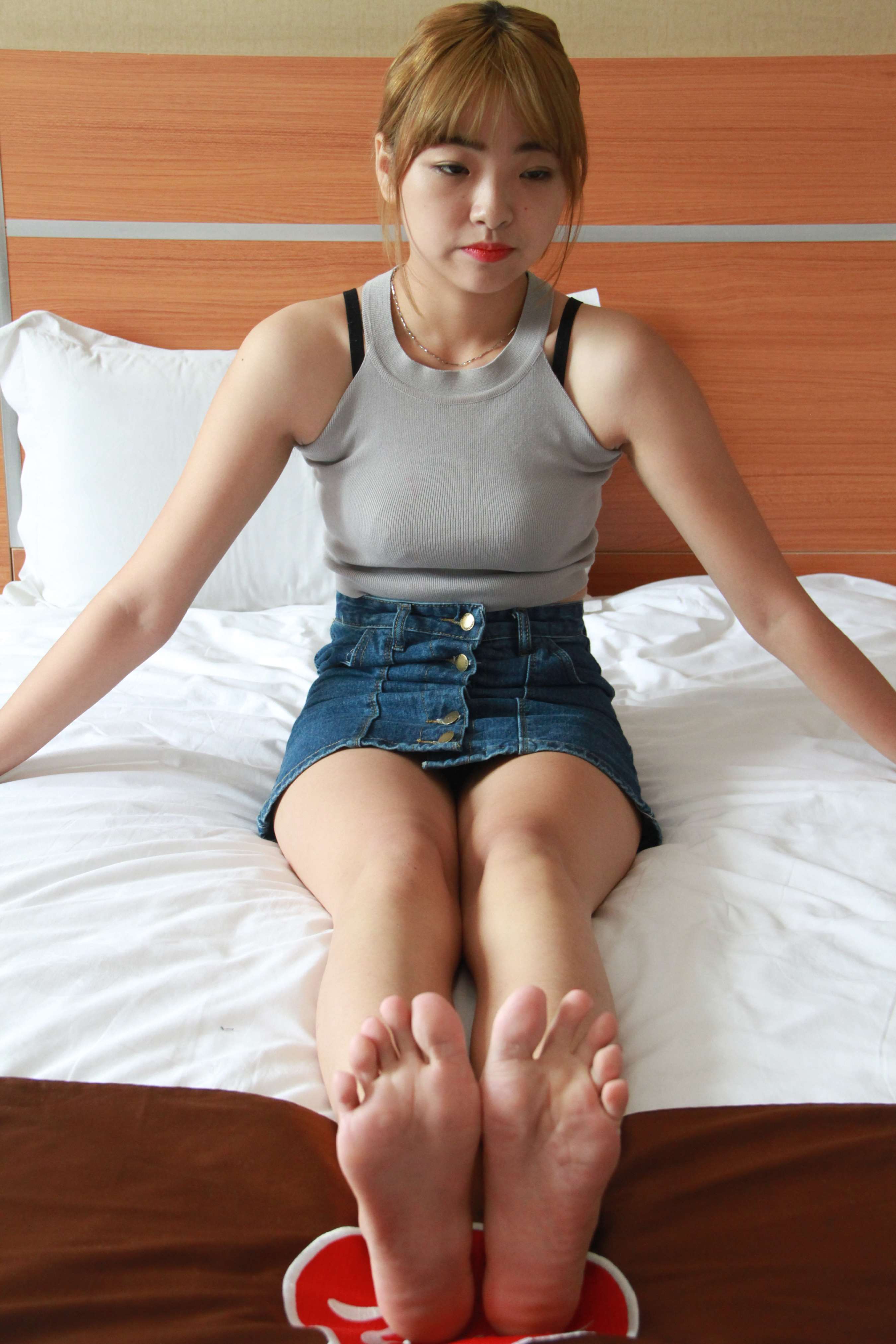 《少女39码大脚丫的魅力》作品图