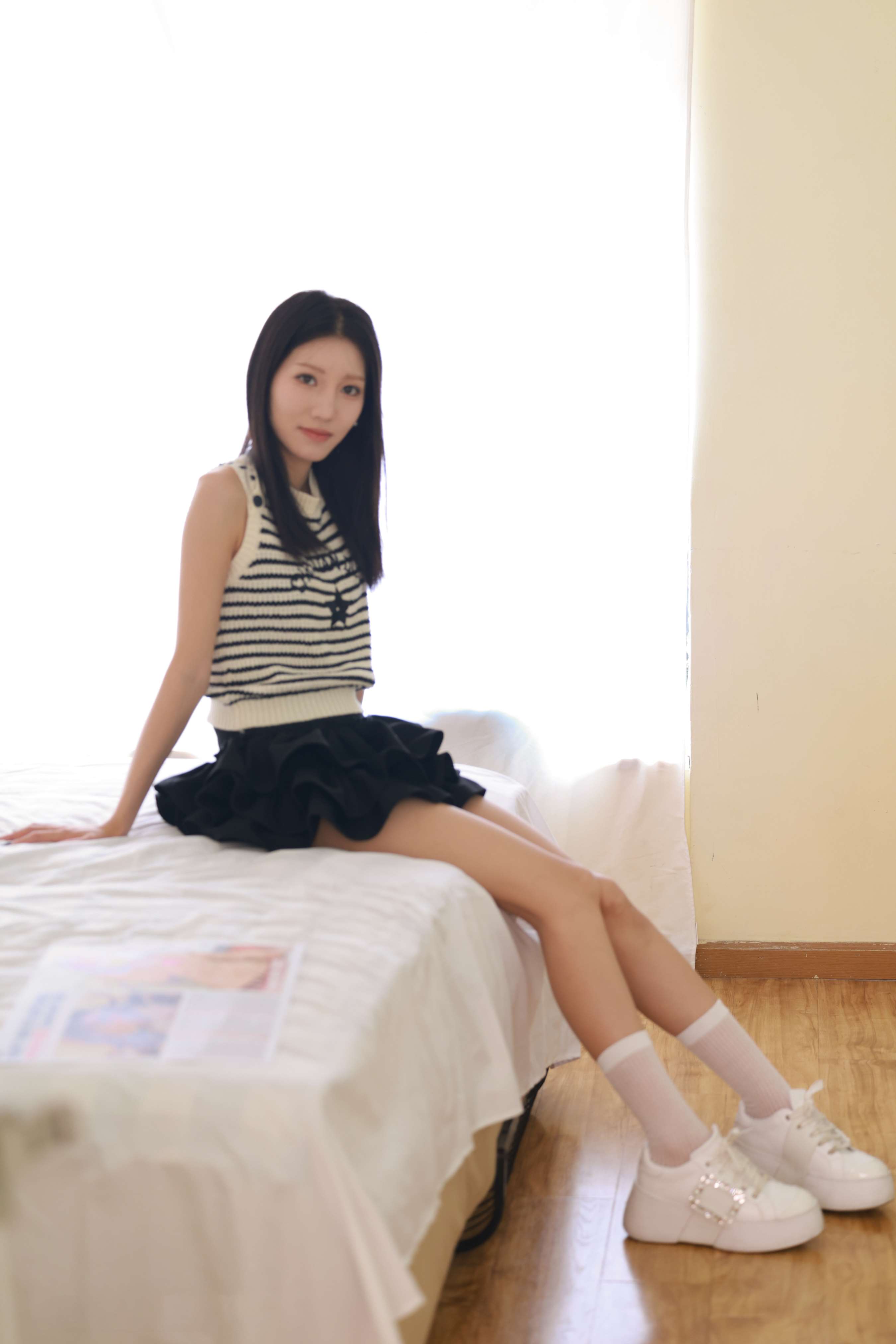 《薇薇 脱脏棉袜展嫩足》作品图