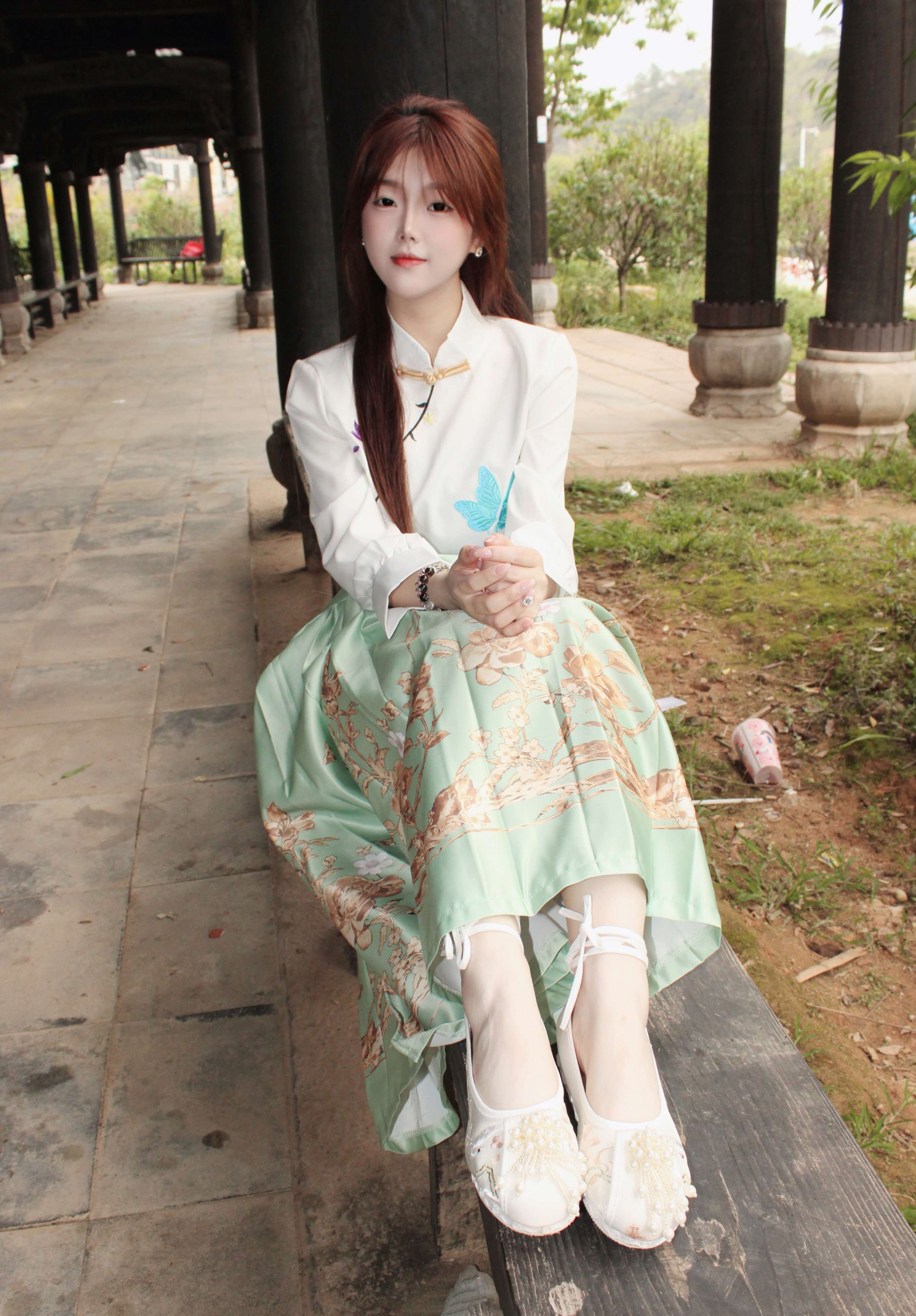 《小薯条国风马面裙の赤足》作品图