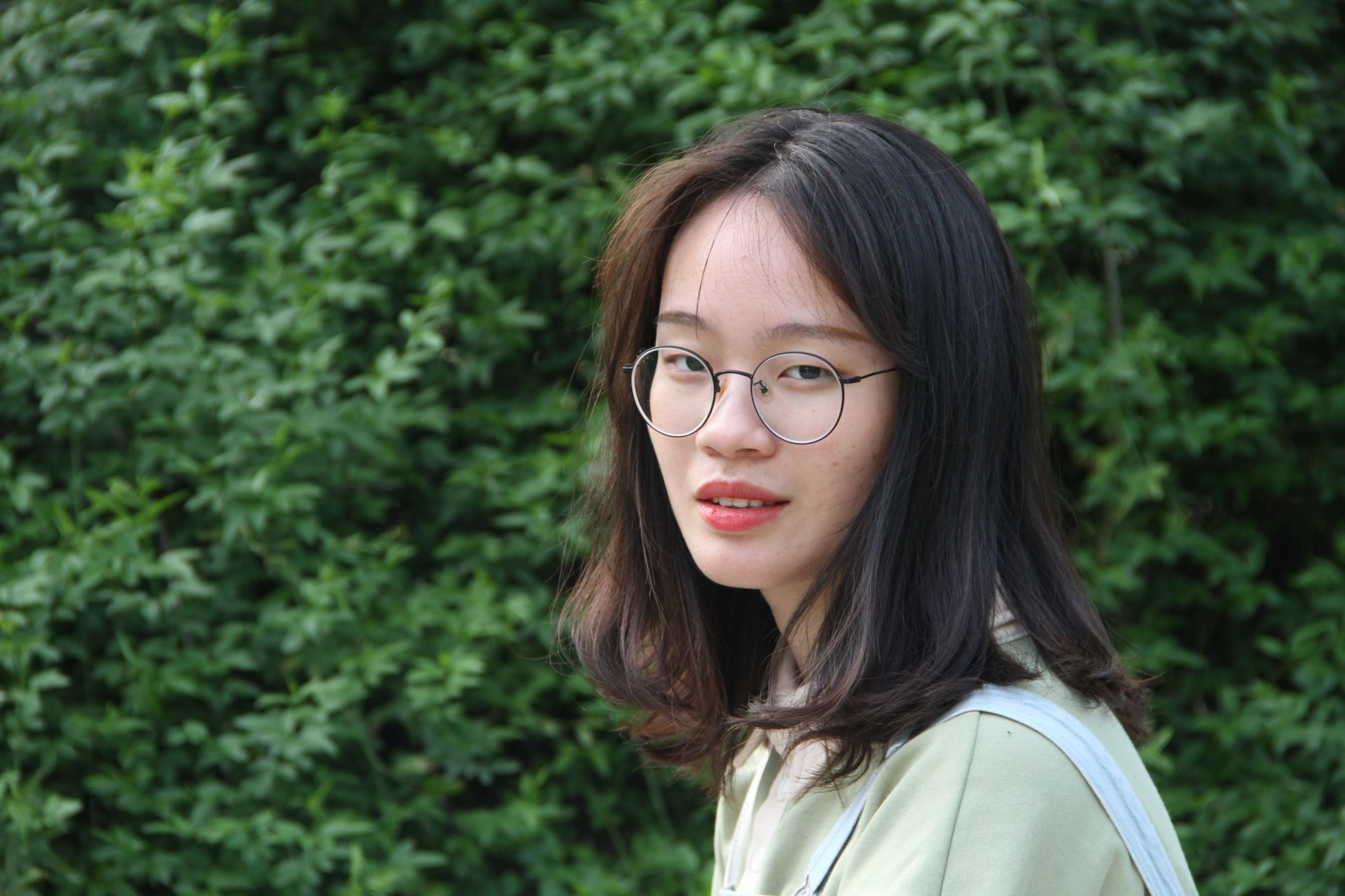 《眼镜小师妹校园展短丝足》作品图