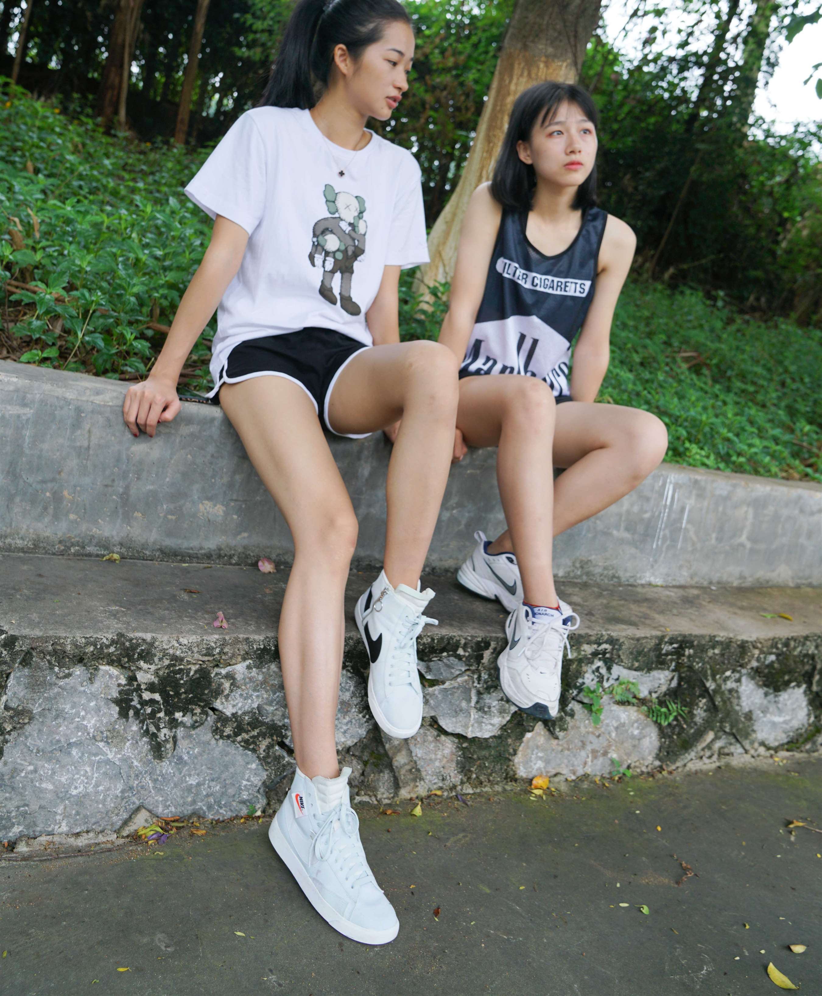 《篮球场上学妹互jio》作品图