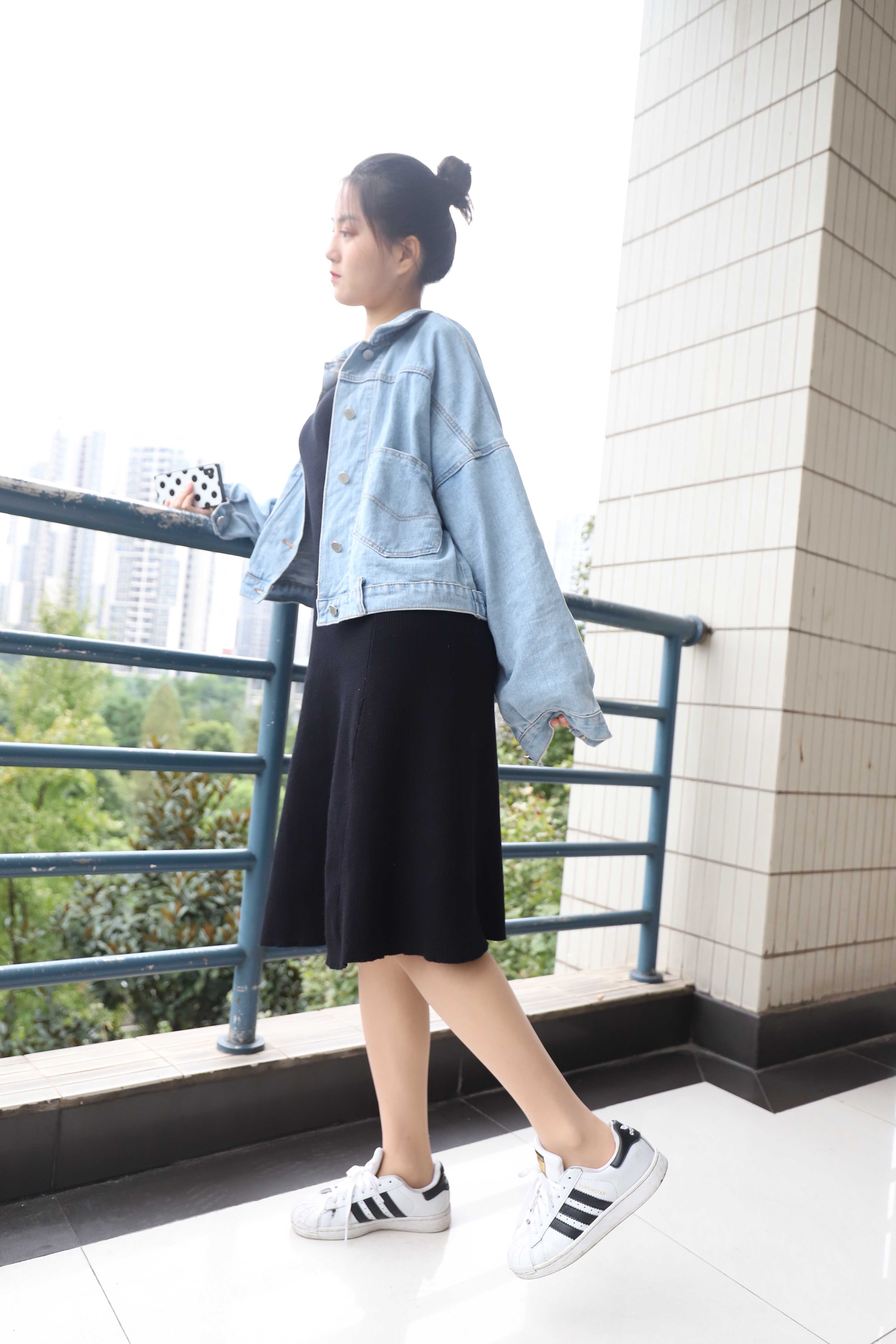 《学妹板鞋の长丝袜脚+视频一部》作品图