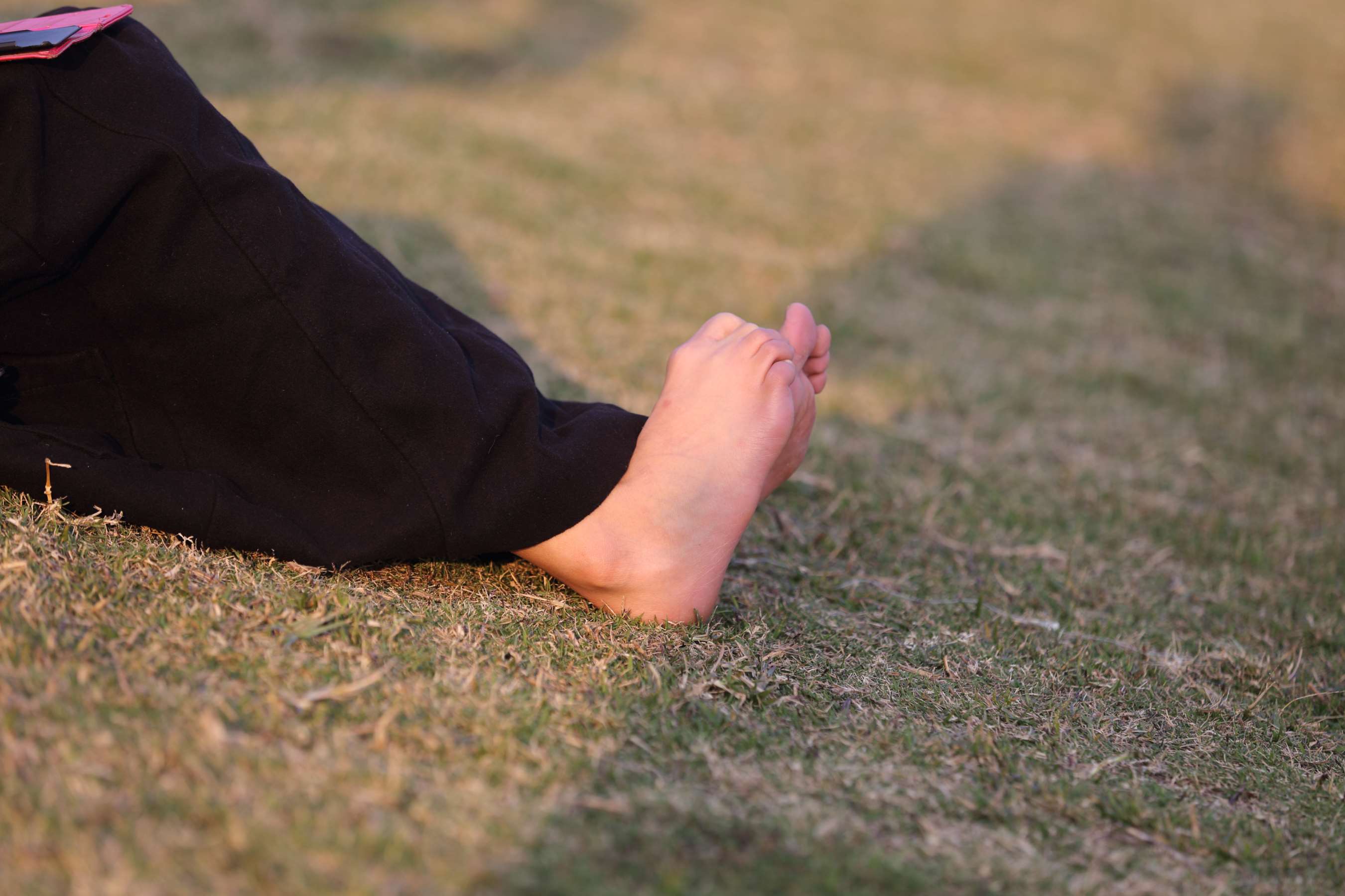 《佛山小美女娇柔的汗脚底》作品图