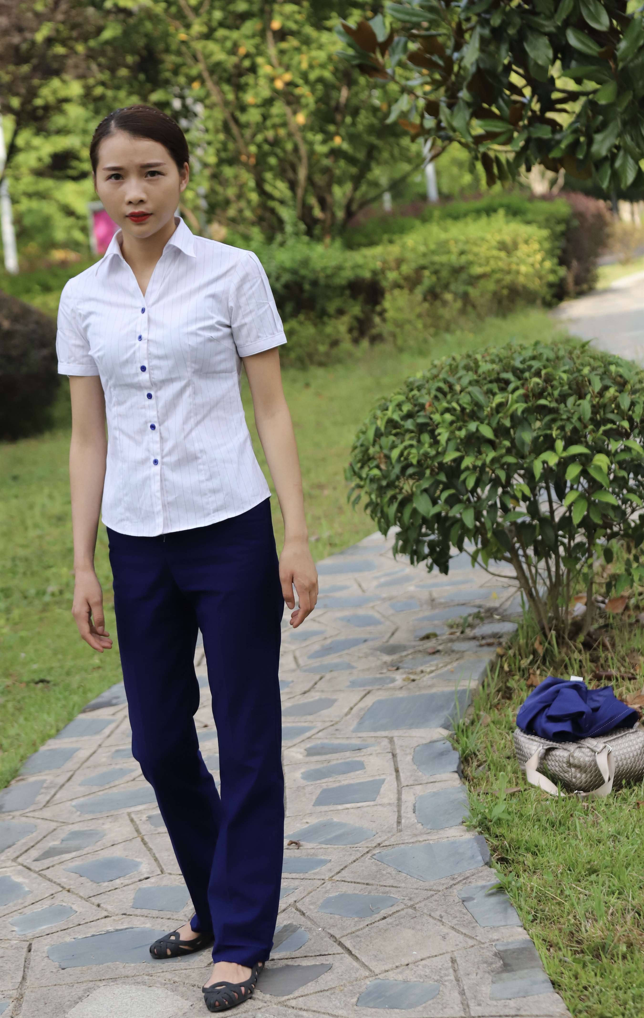 《学姐职业装短丝脚》作品图