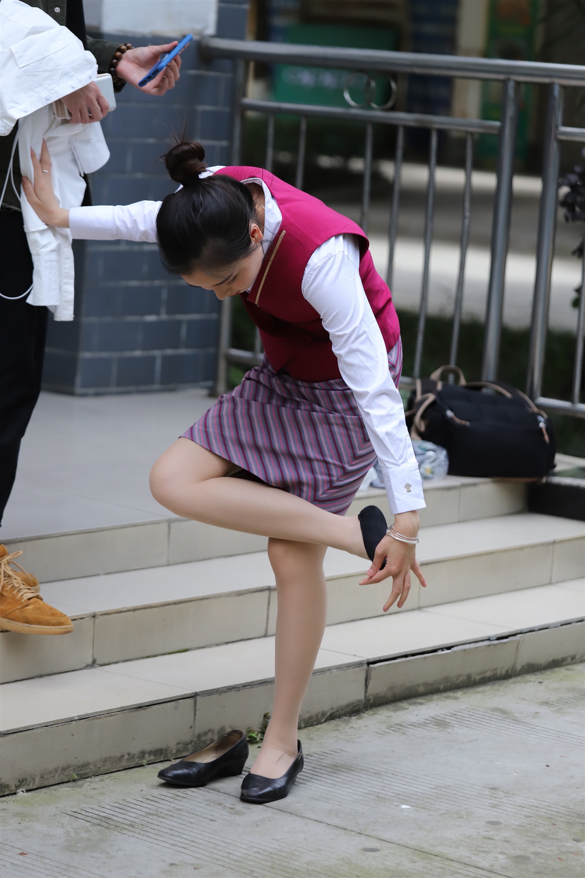 《yue拍学妹空姐制服丝袜脚丫》作品图