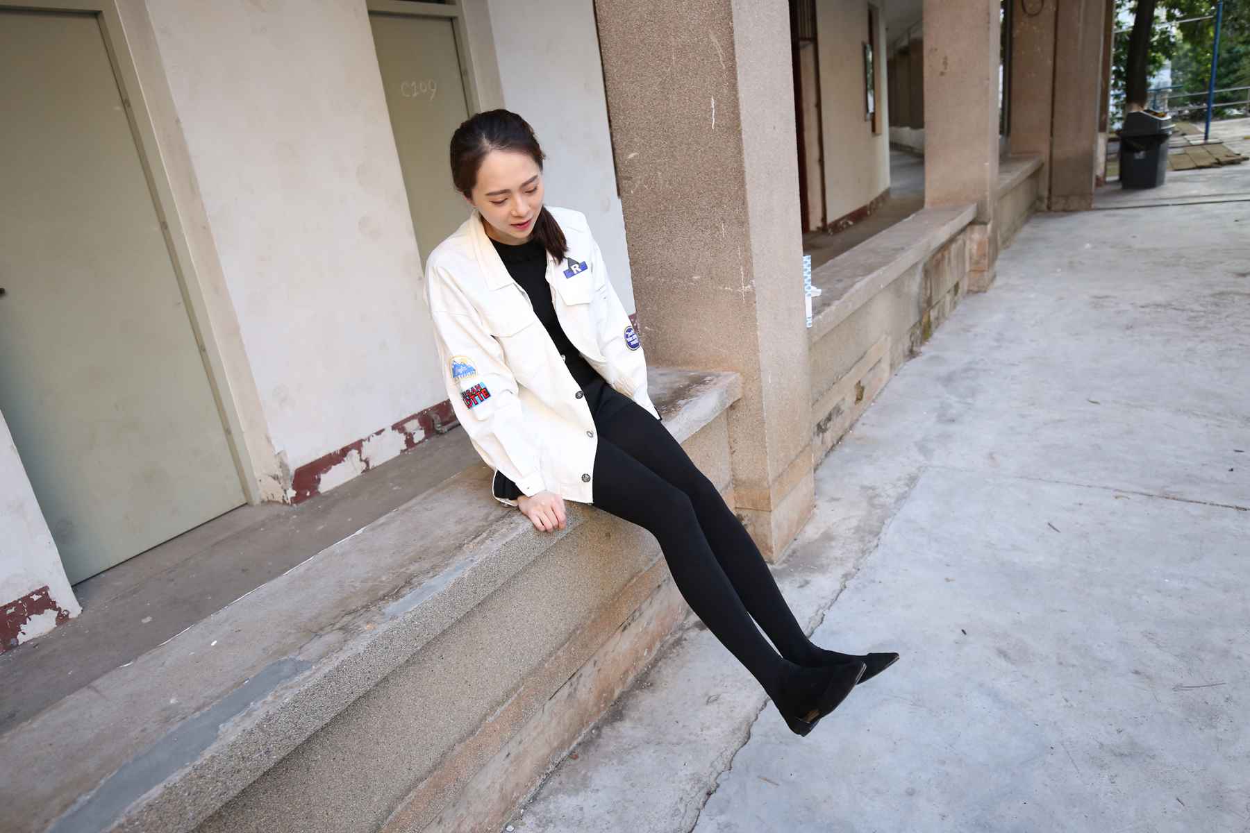 《学姐脚挑高跟鞋》作品图