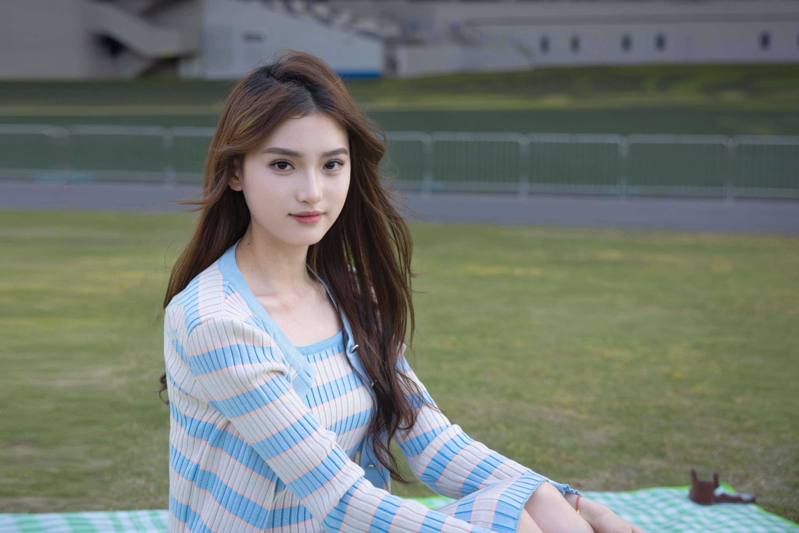 《南希 户外展嫩足》作品图