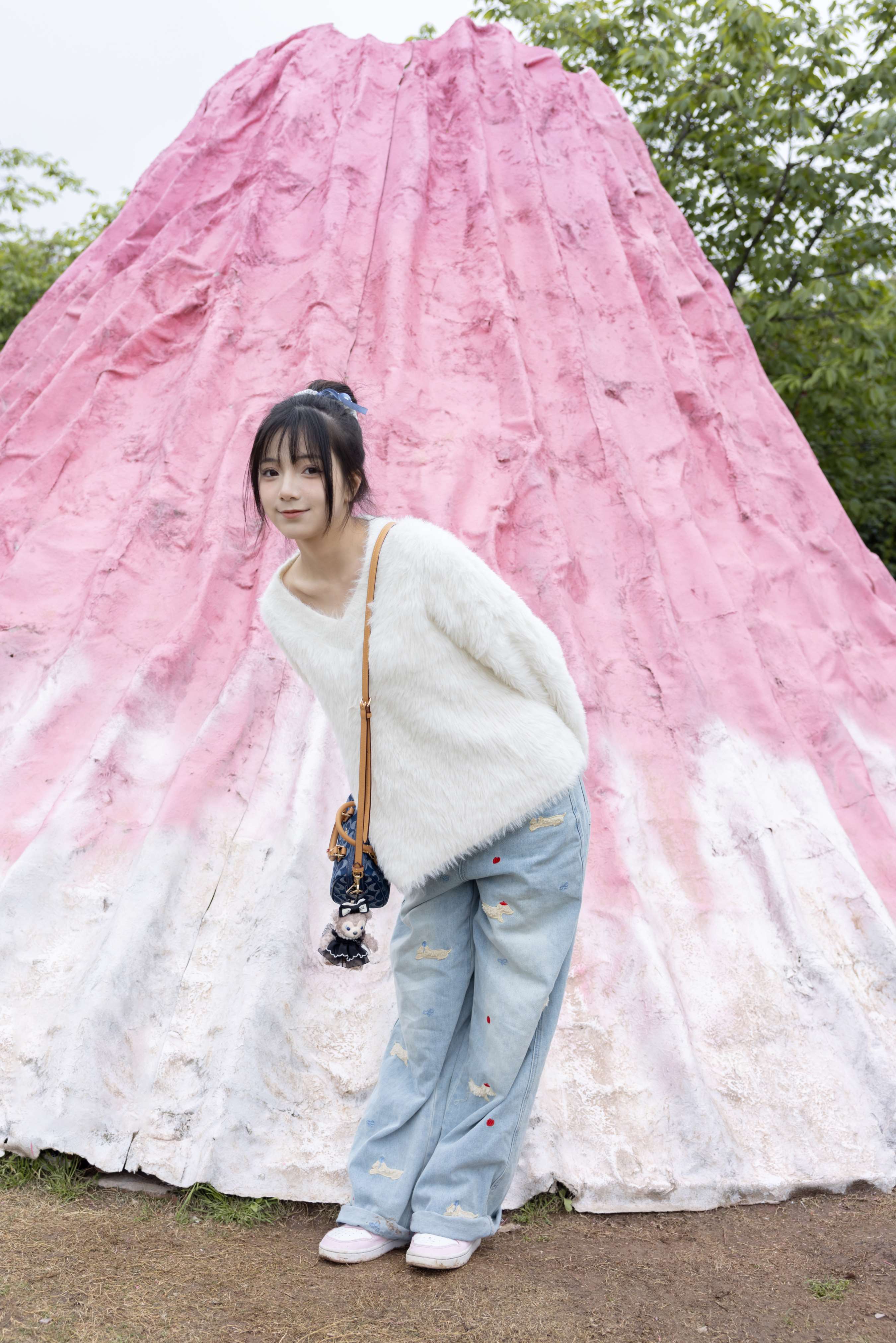 《天天 脱棉袜展嫩足》作品图