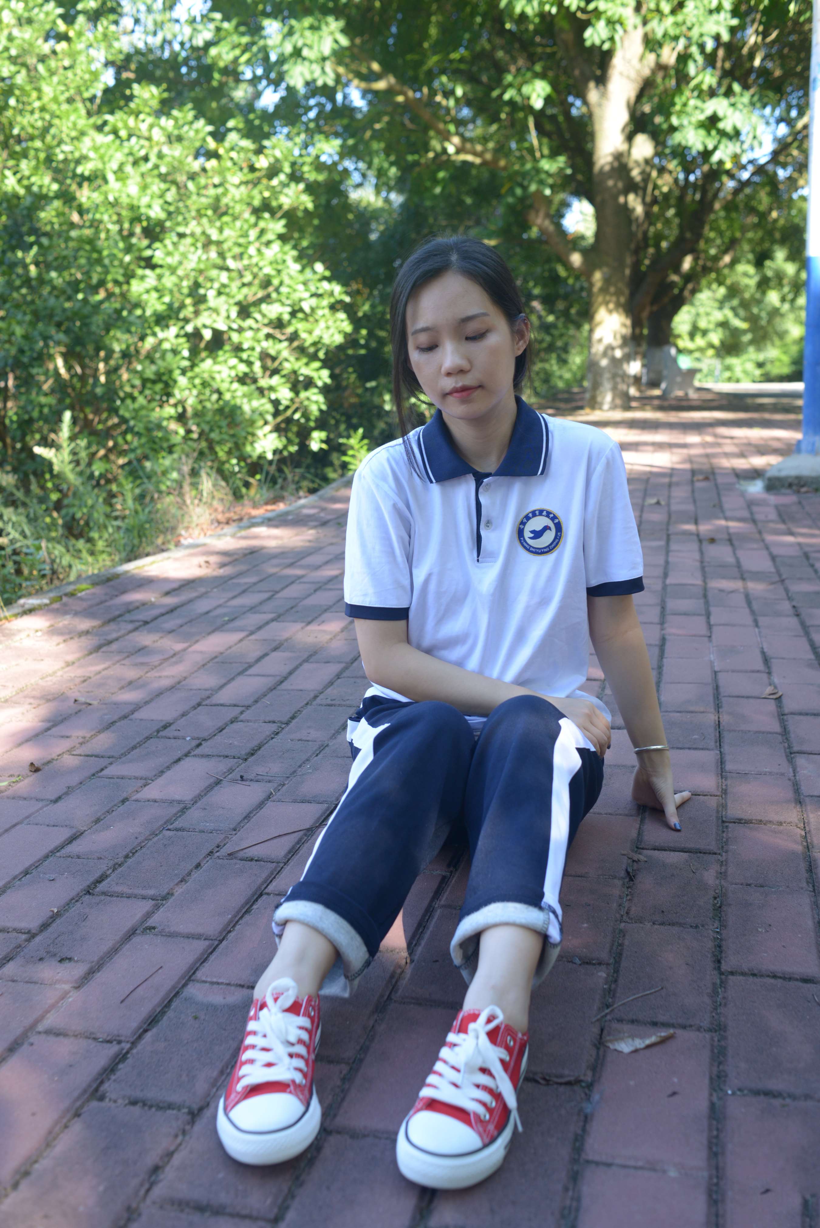 《少女校服帆布鞋の船袜脚》作品图