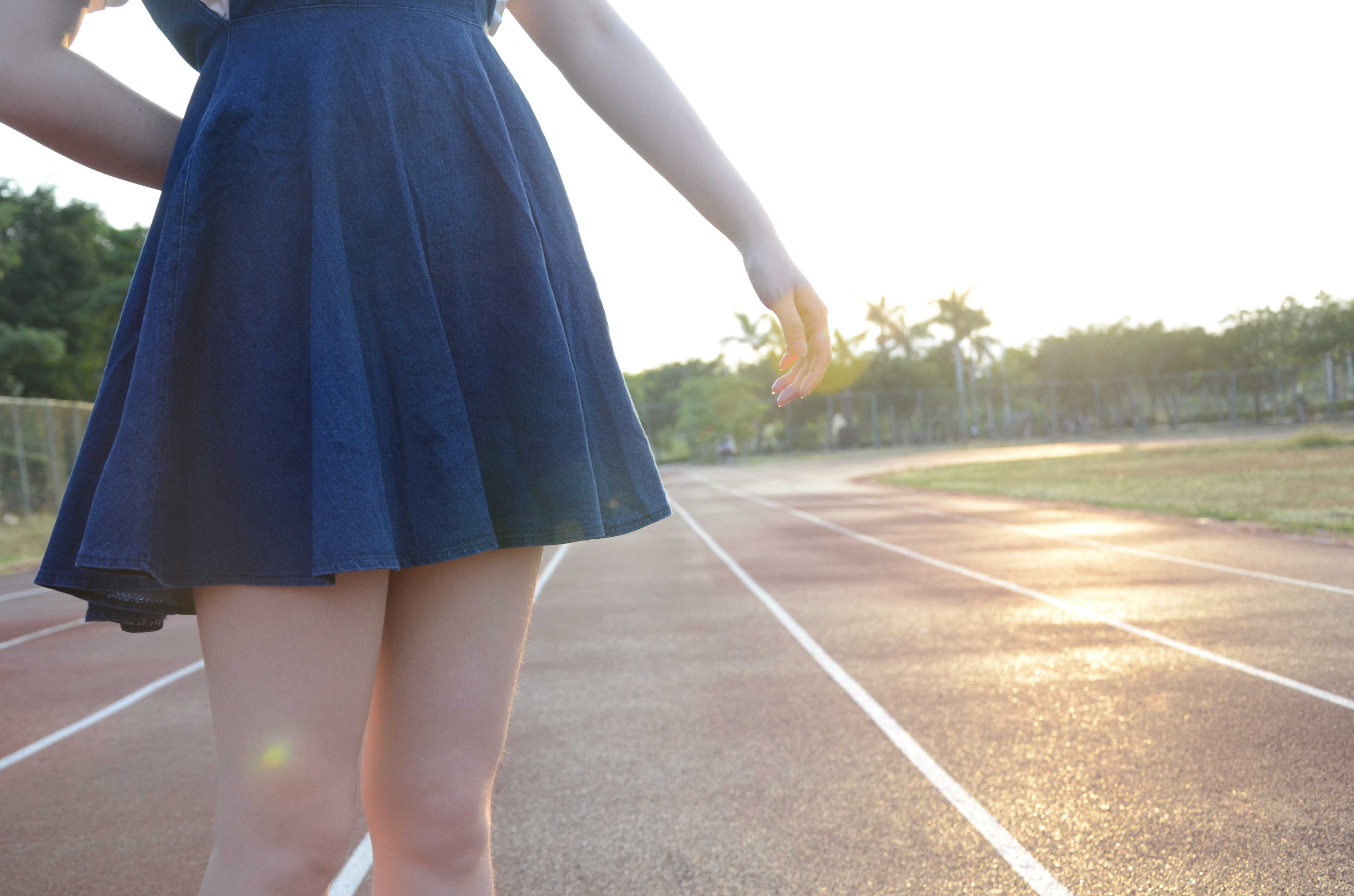 《操场赤足学姐》作品图