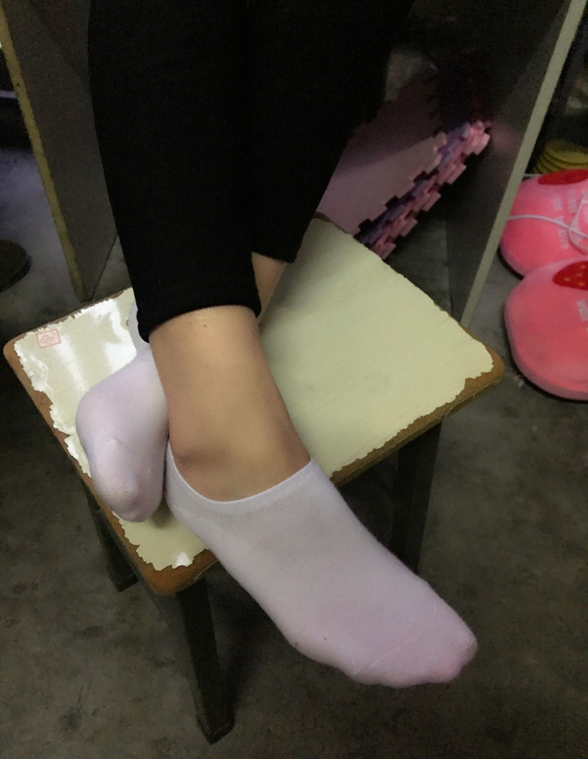 《杂乱的大学寝室》作品图