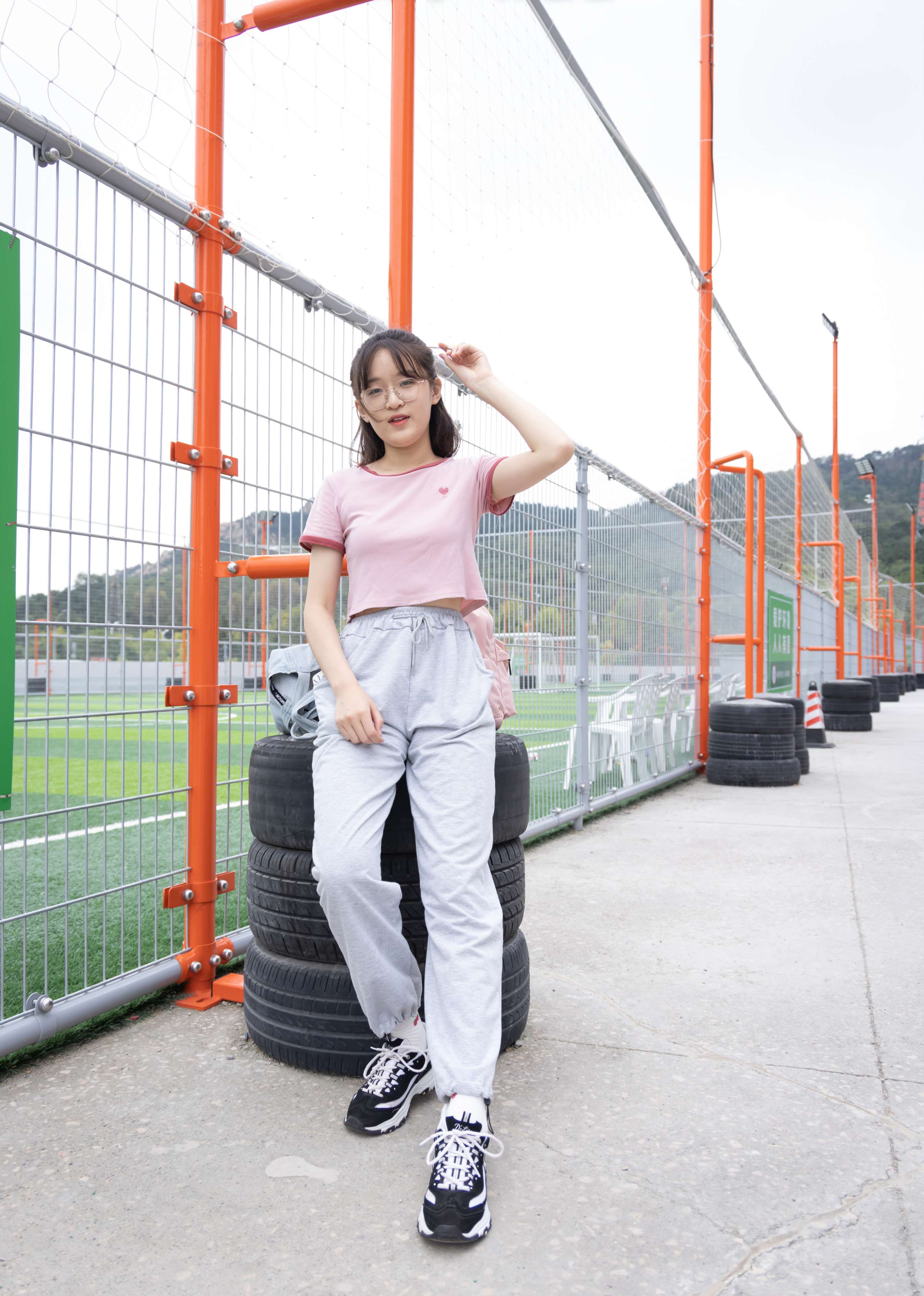 《熊熊师妹 斯凯奇运动鞋の棉袜脚》作品图