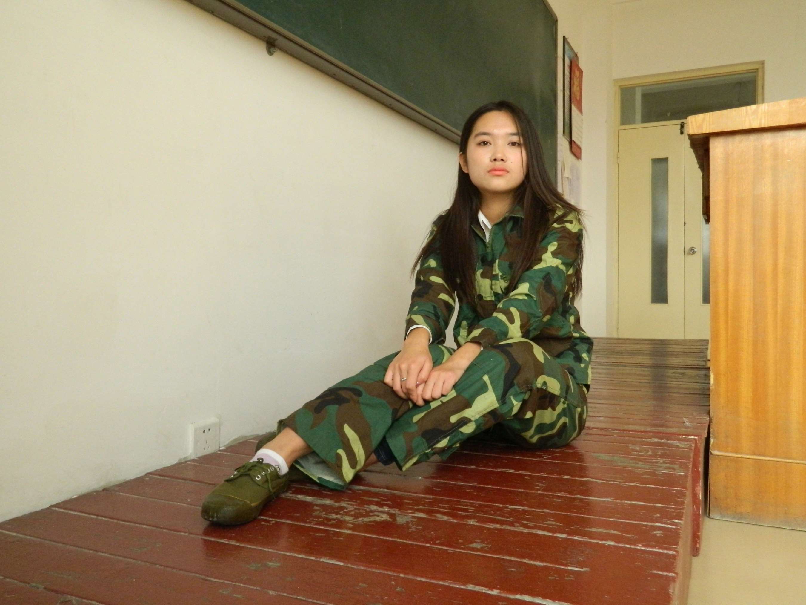 《祥霞军训后展嫩足》作品图