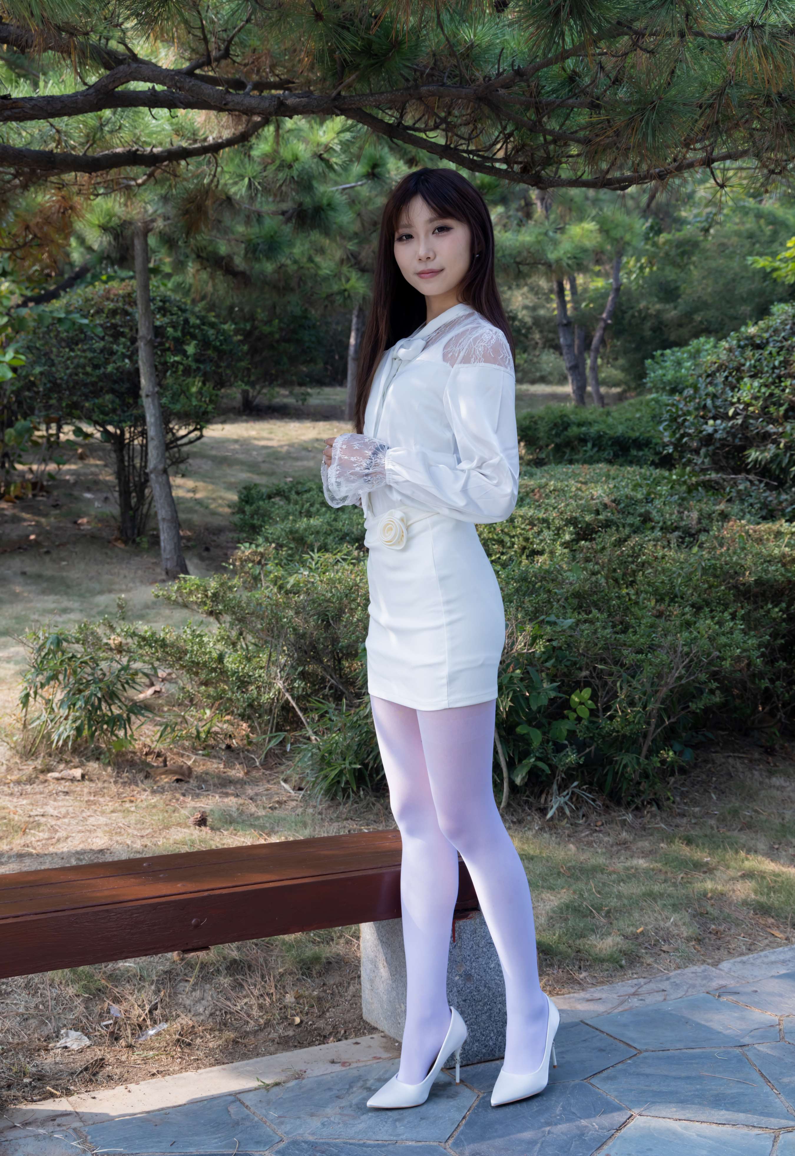 《泡泡 高跟鞋の厚白丝》作品图