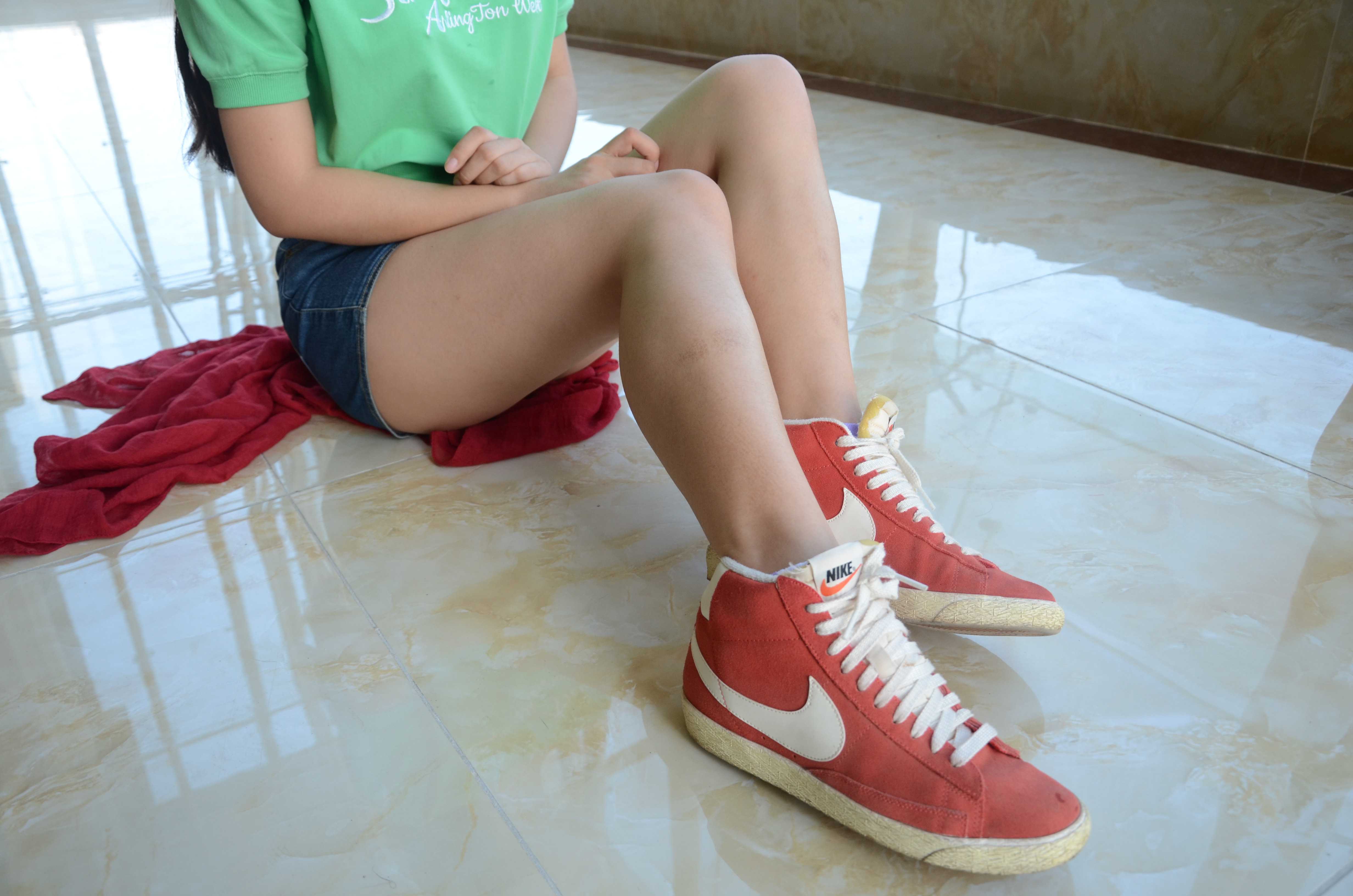 《经典原味斑点袜帆布鞋》作品图