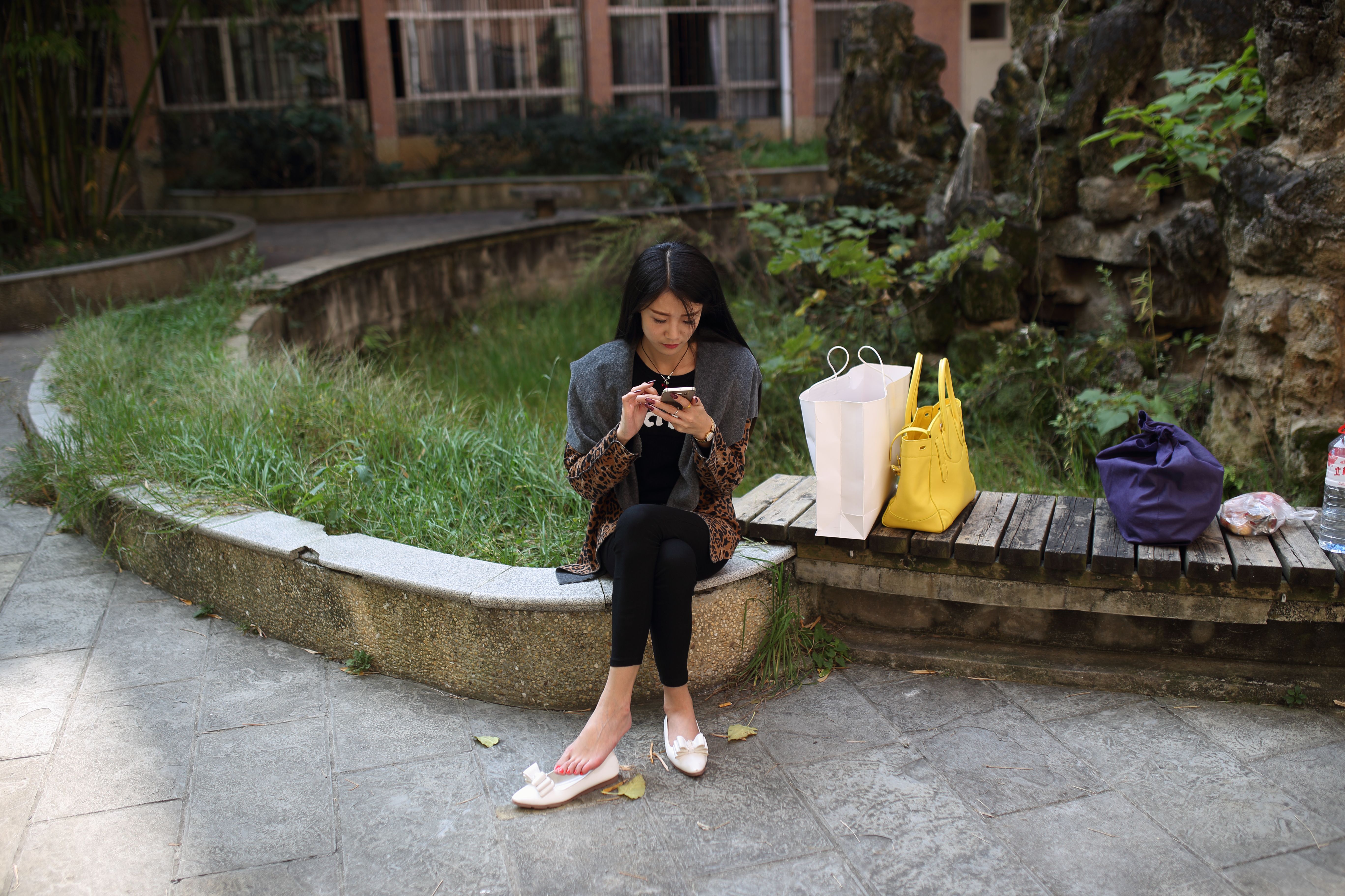 《骨感丝袜脚丫》作品图