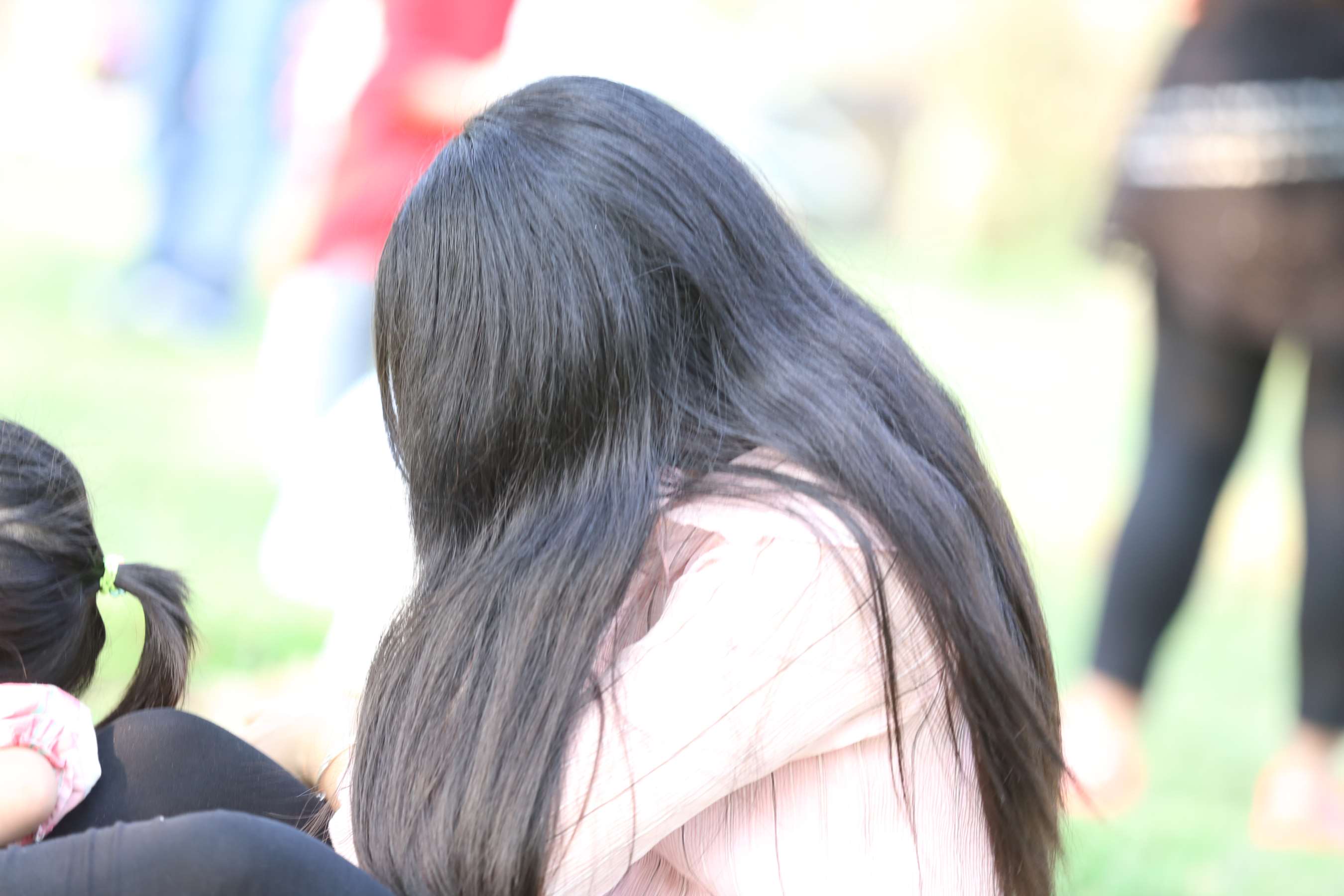 《少妇从鞋中脱出极其湿润的美脚》作品图