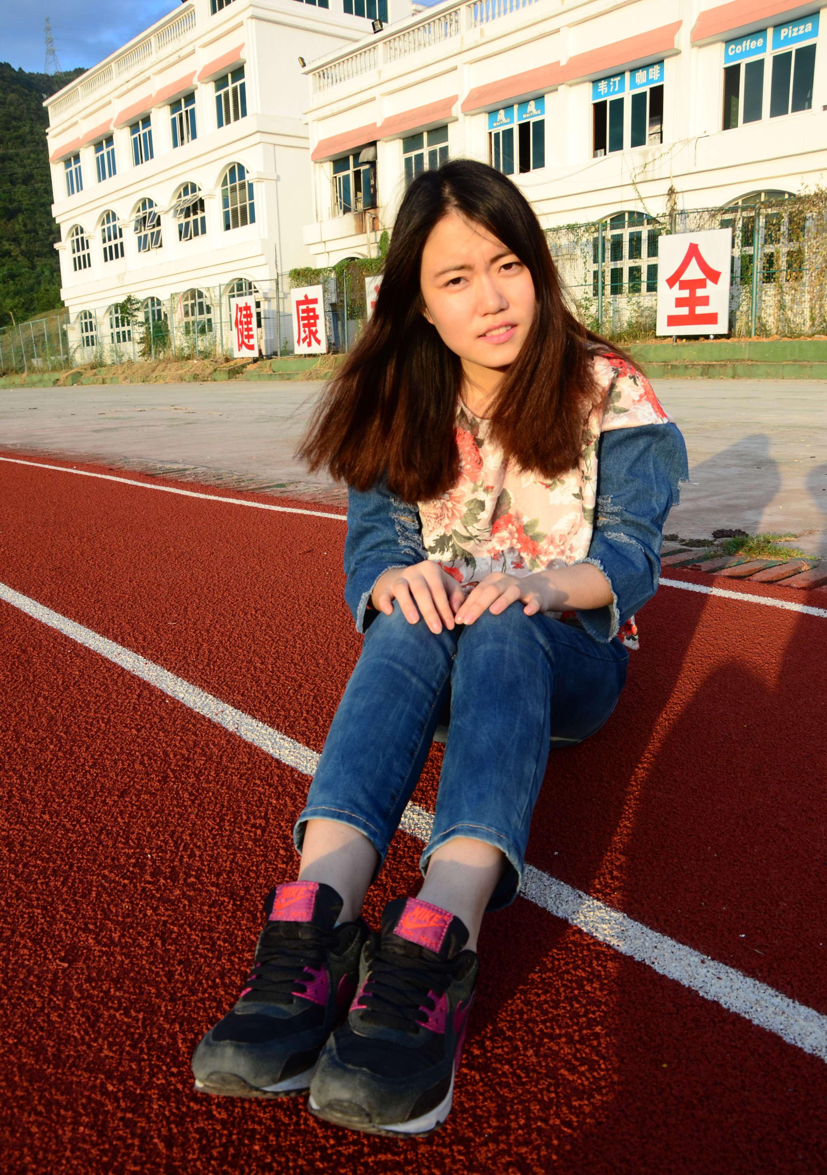 《运动鞋の棉袜脚》作品图