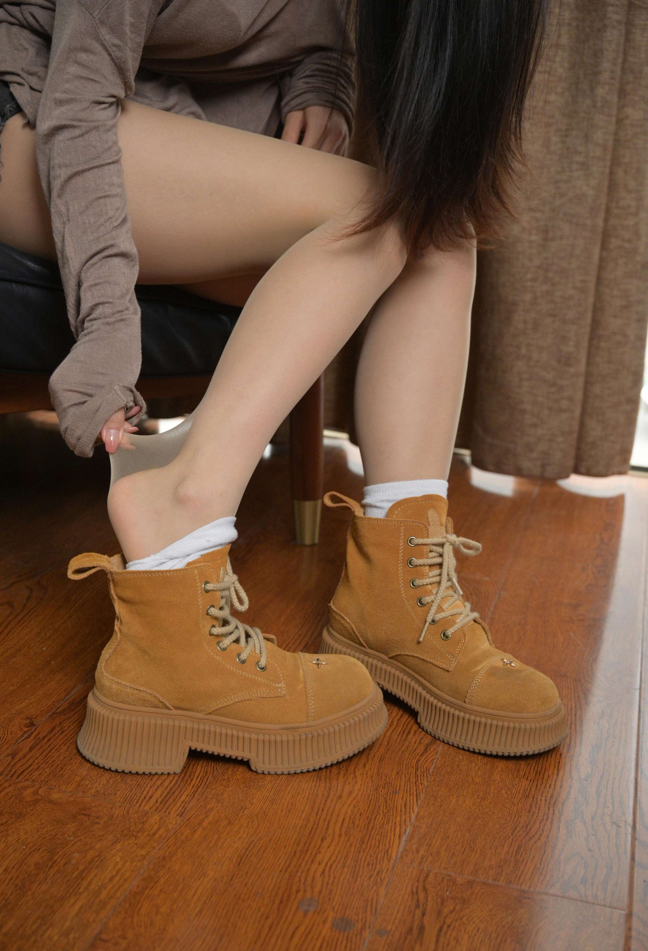 《兔兔 白袜靴子》作品图