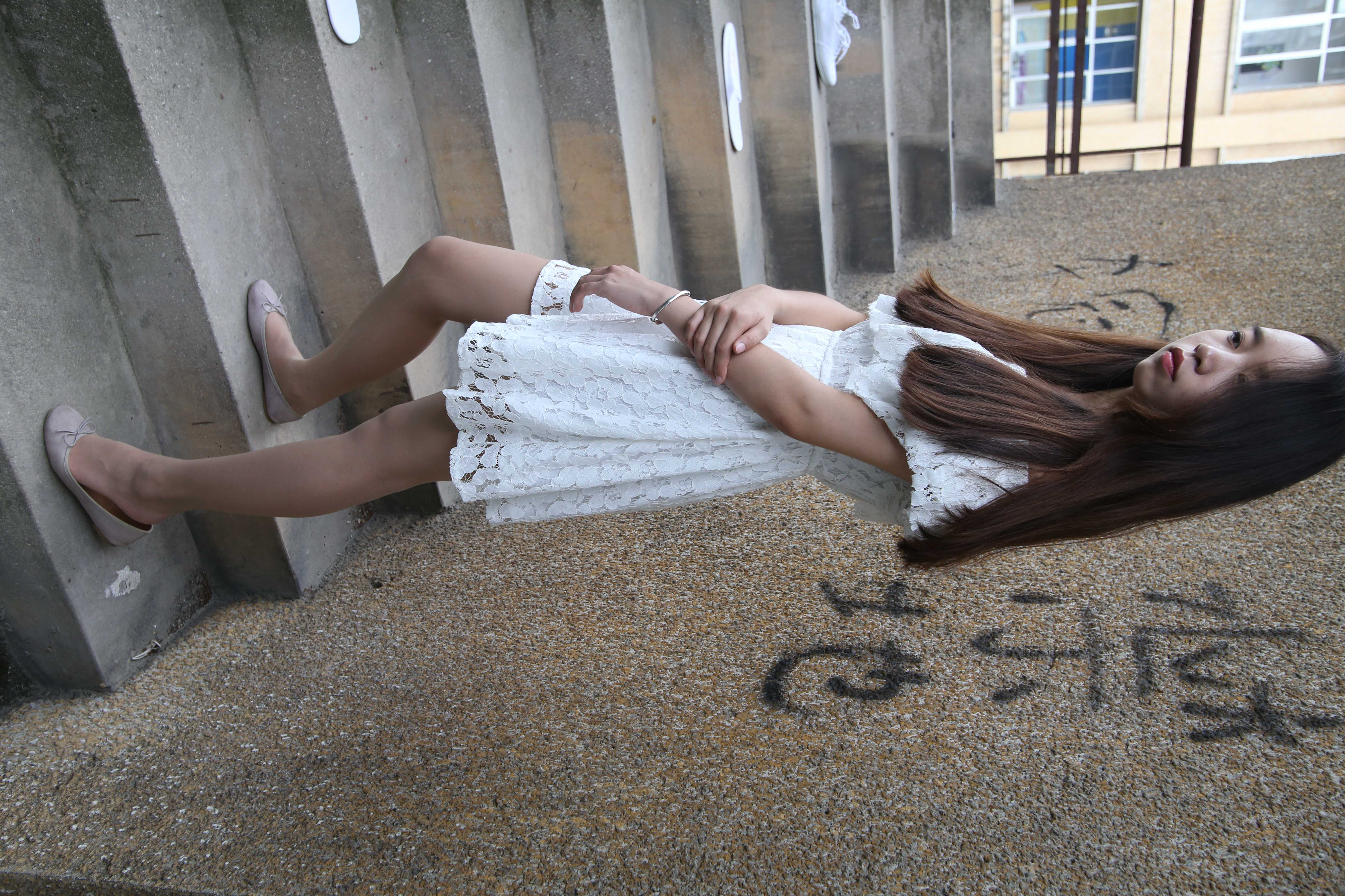 《连衣裙肉丝袜脱穿全过程》作品图