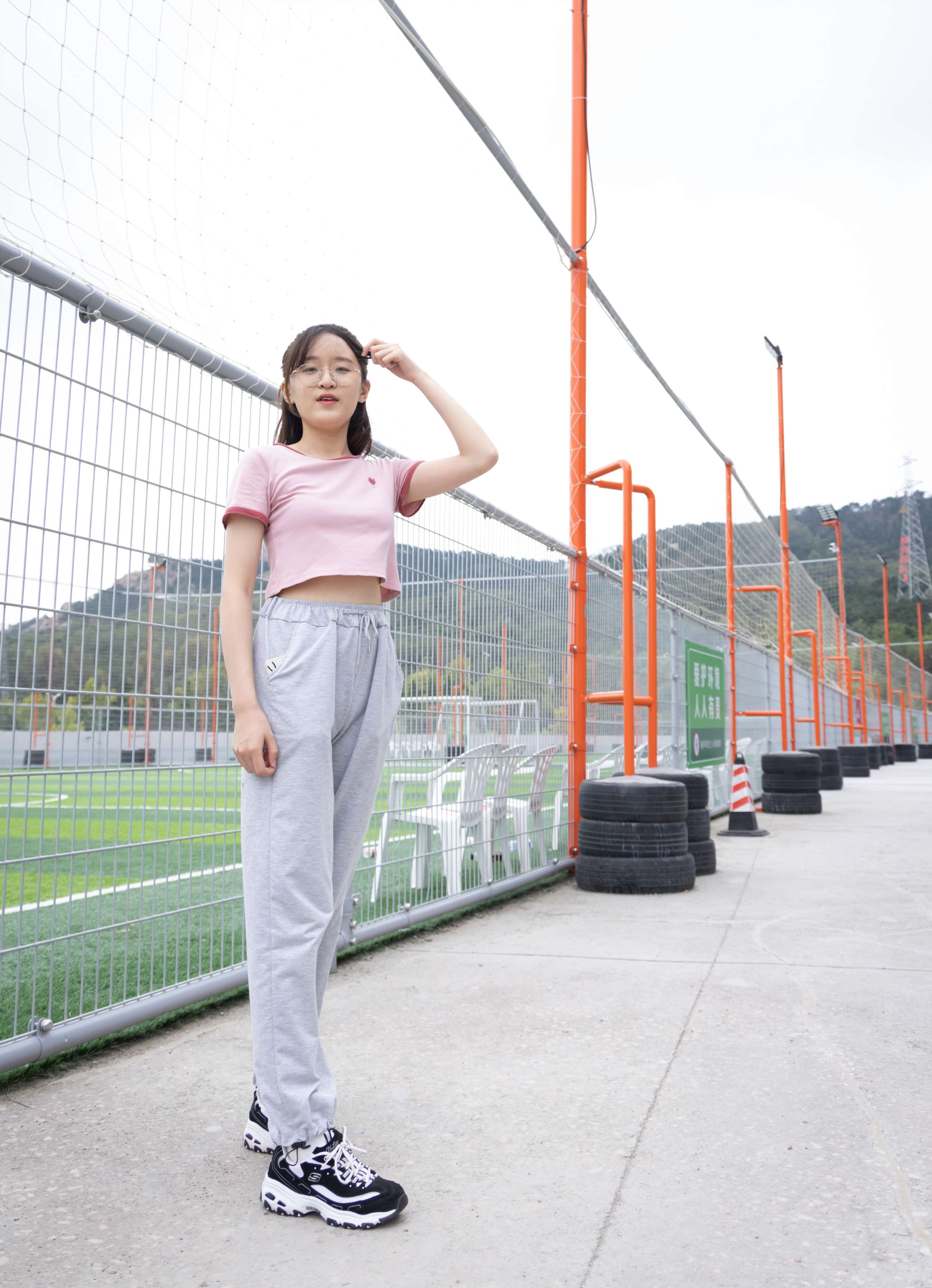 《熊熊师妹 斯凯奇运动鞋の棉袜脚》作品图