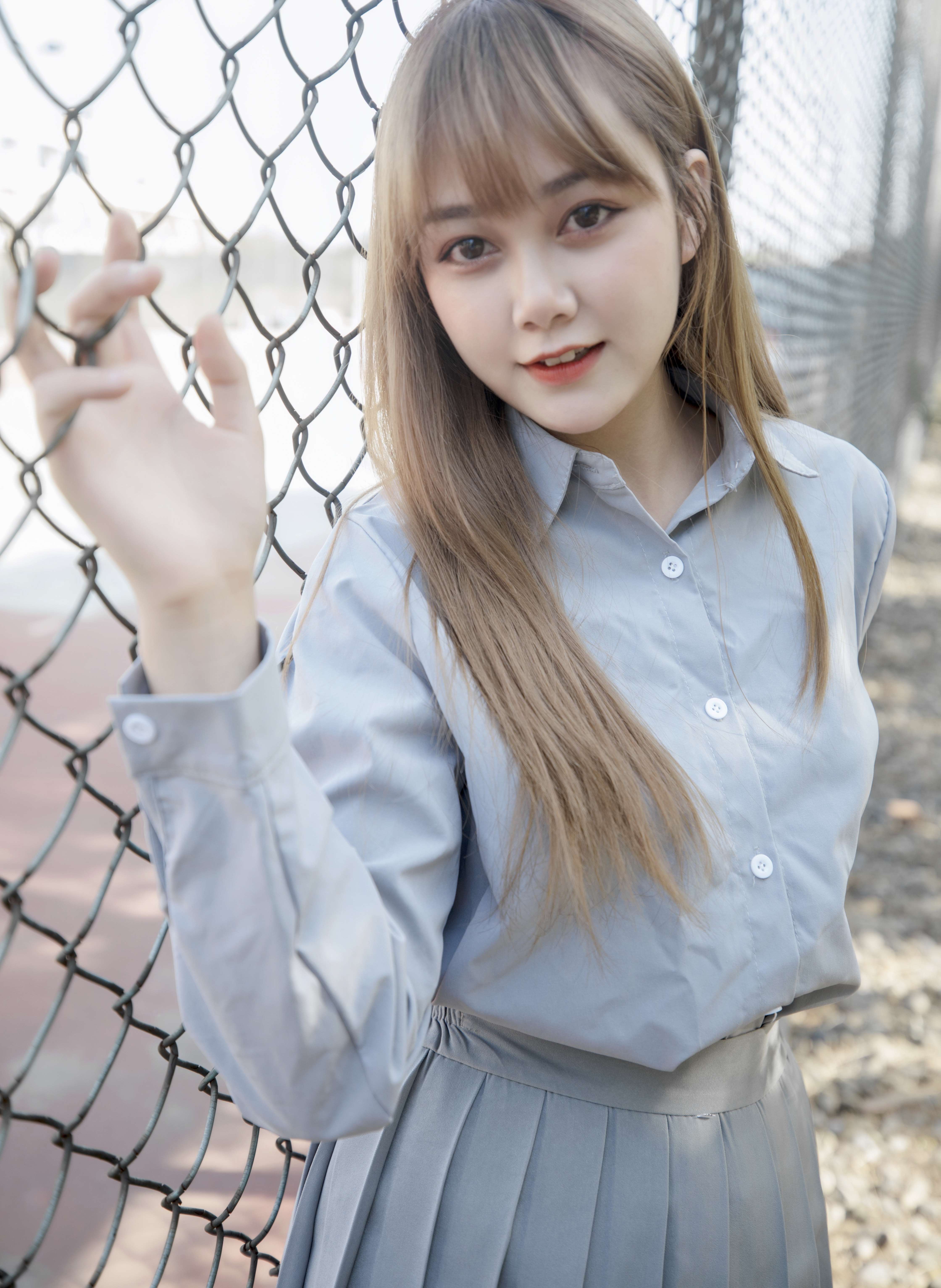 《衬衣运动鞋の丝足》作品图