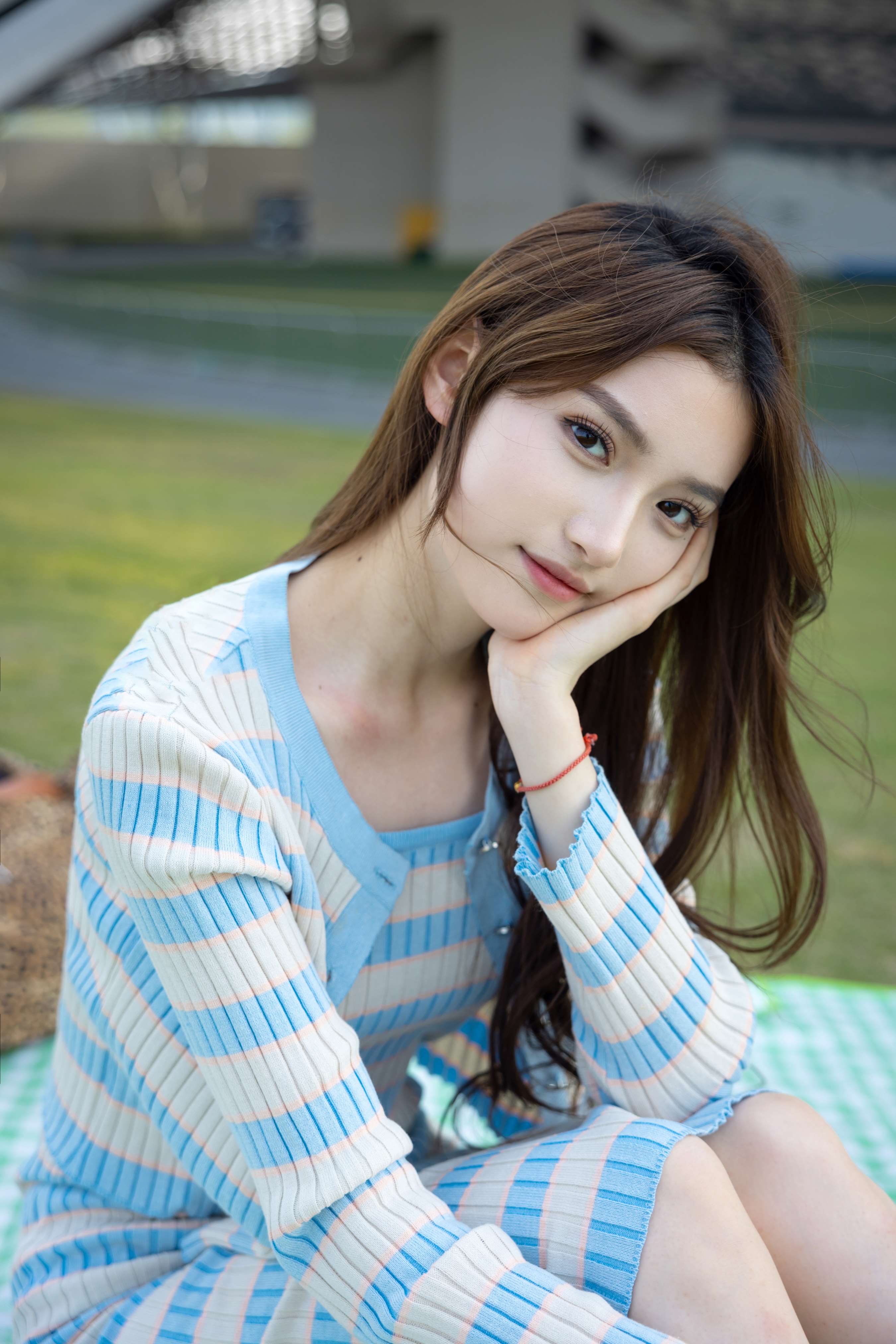 《南希 户外展嫩足》作品图