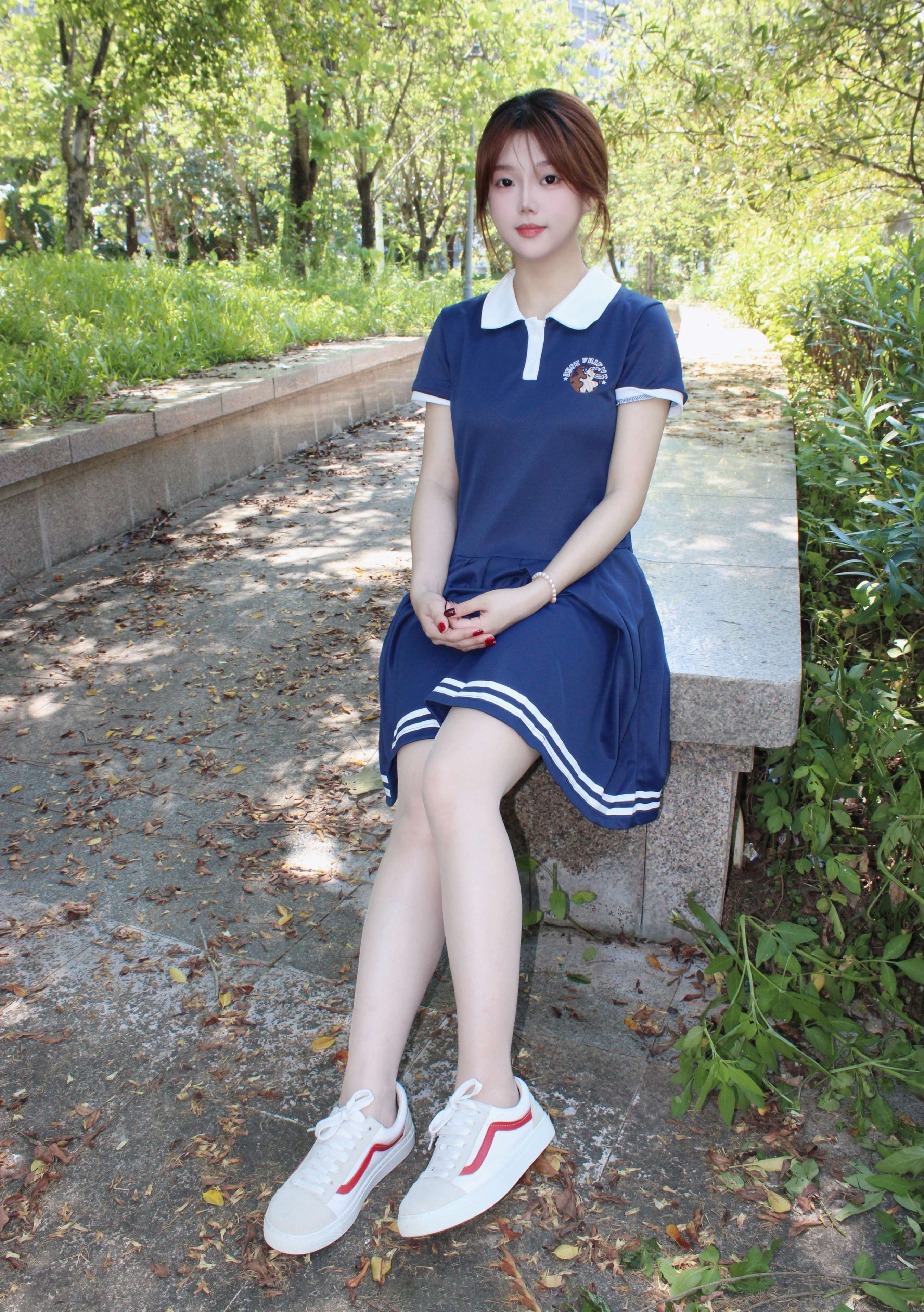 《小薯条学院风丝袜》作品图