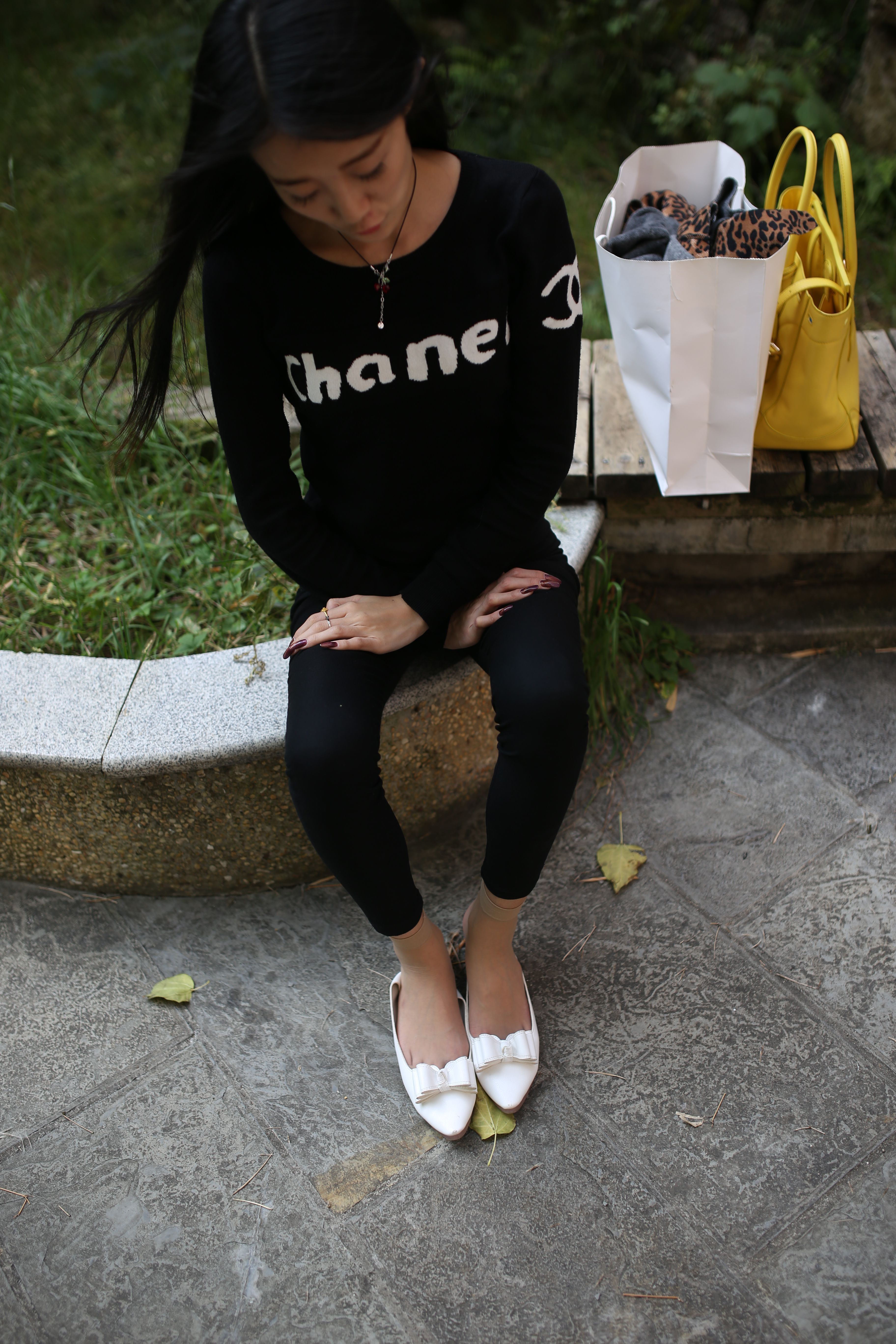 《骨感丝袜脚丫》作品图