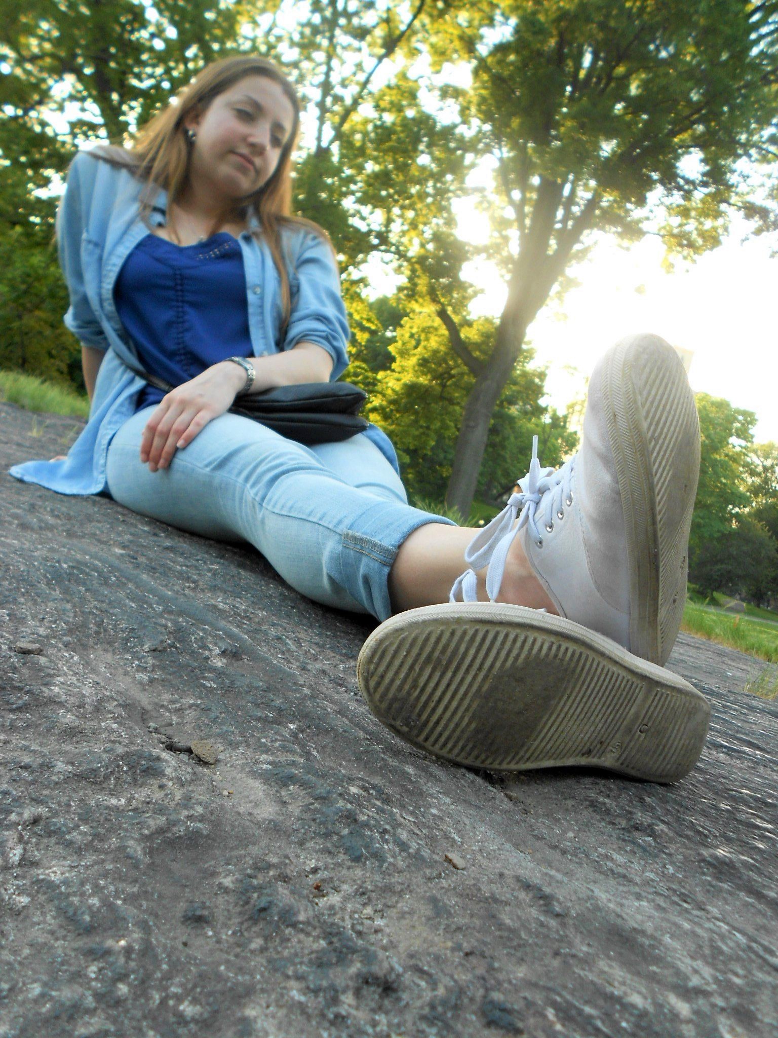 《纽约公园女大学生》作品图