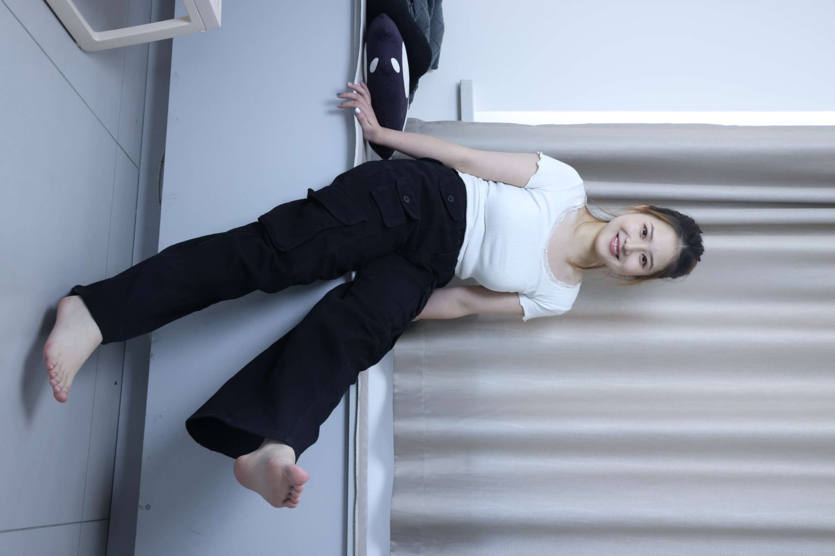 《露露 休闲裤の嫩足》作品图