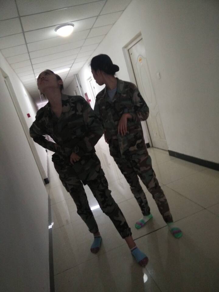 《军训后又脏又臭》作品图