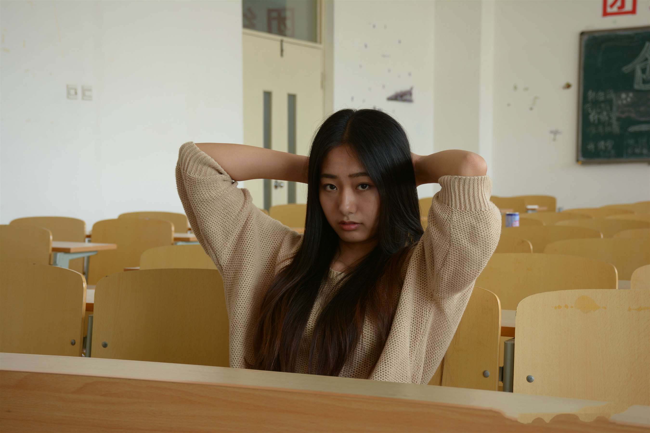 《大三女生原味白袜大臭脚》作品图