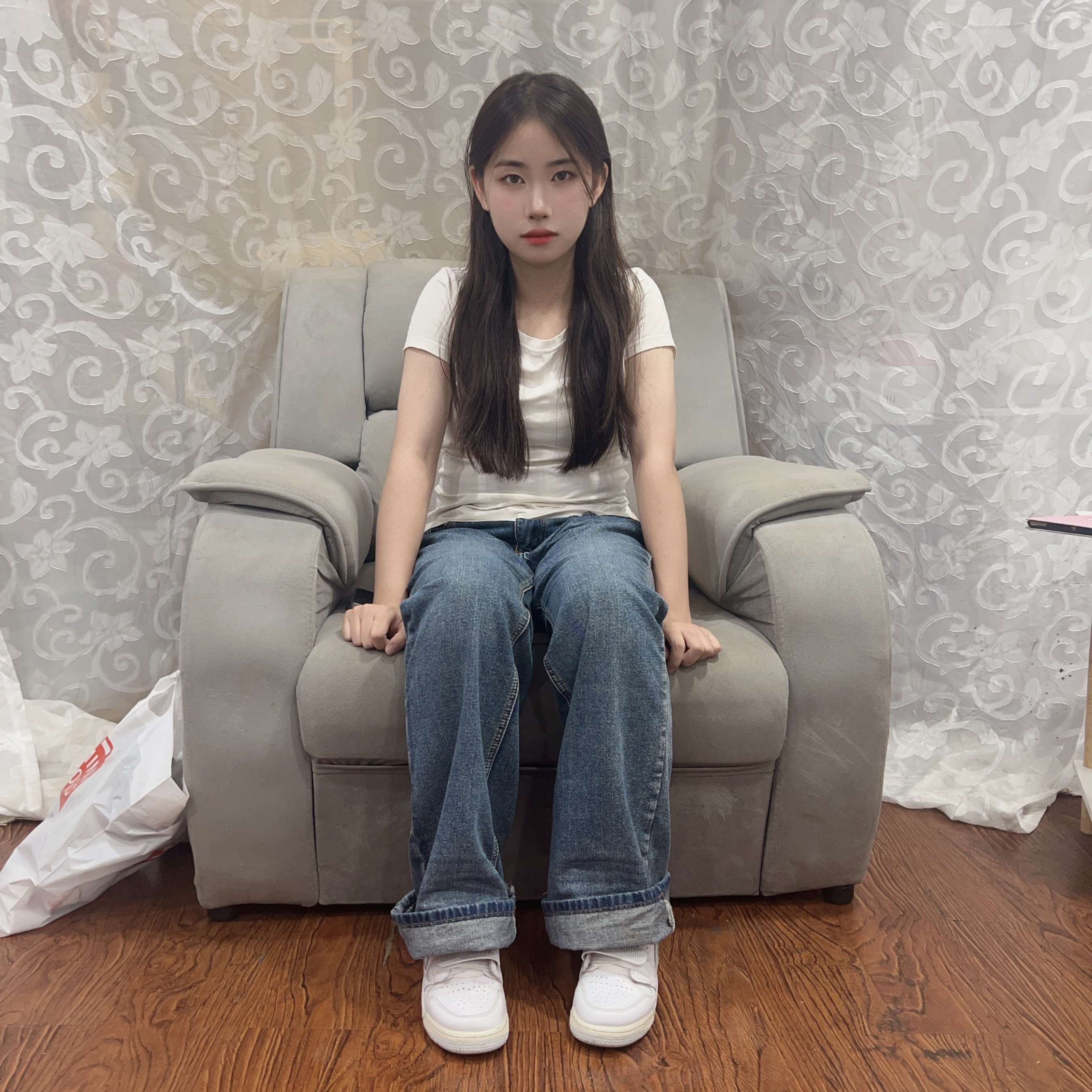 《牛仔裤少女干净嫩足》作品图