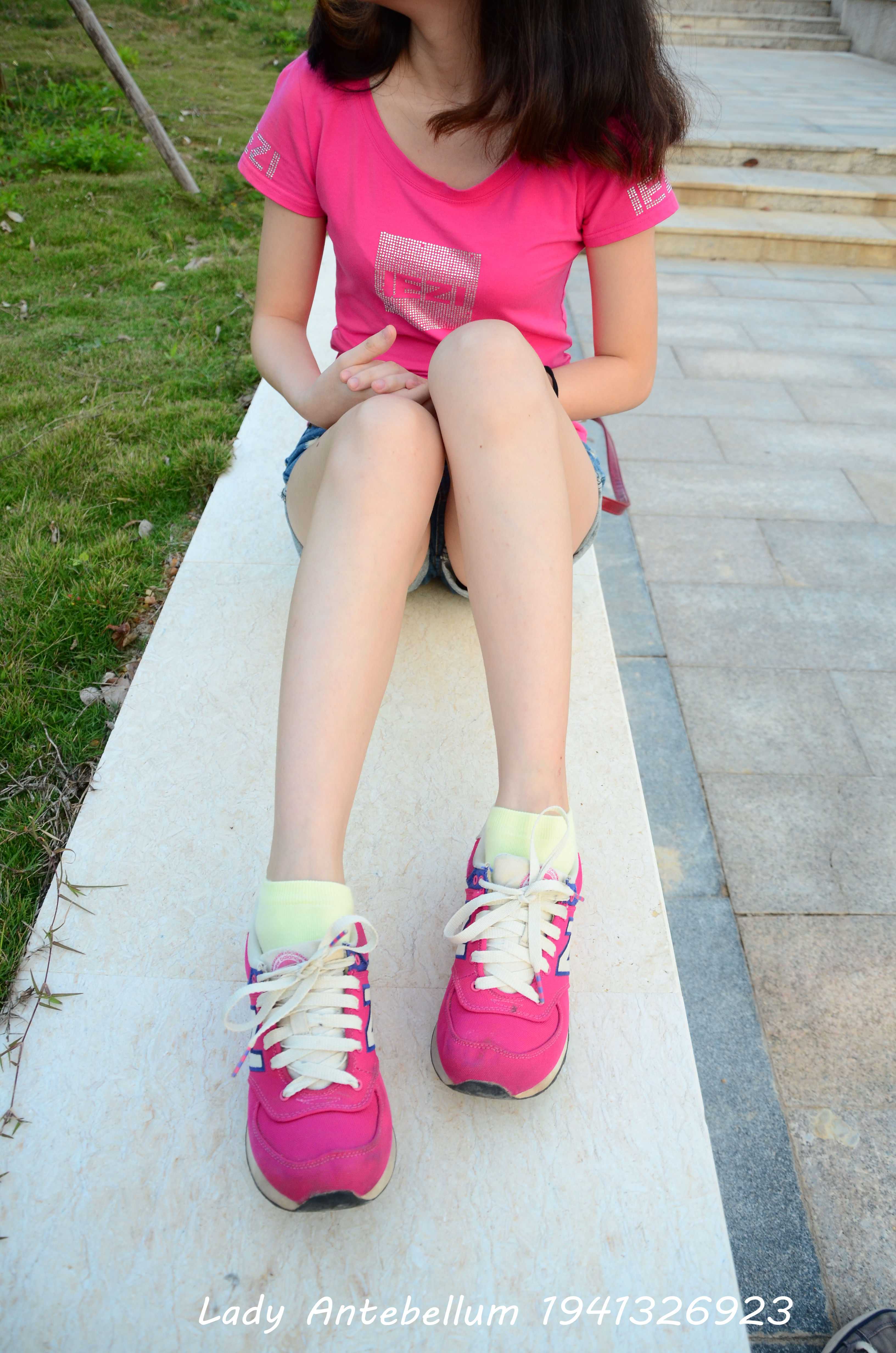 《N字鞋笑脸锦袜》作品图