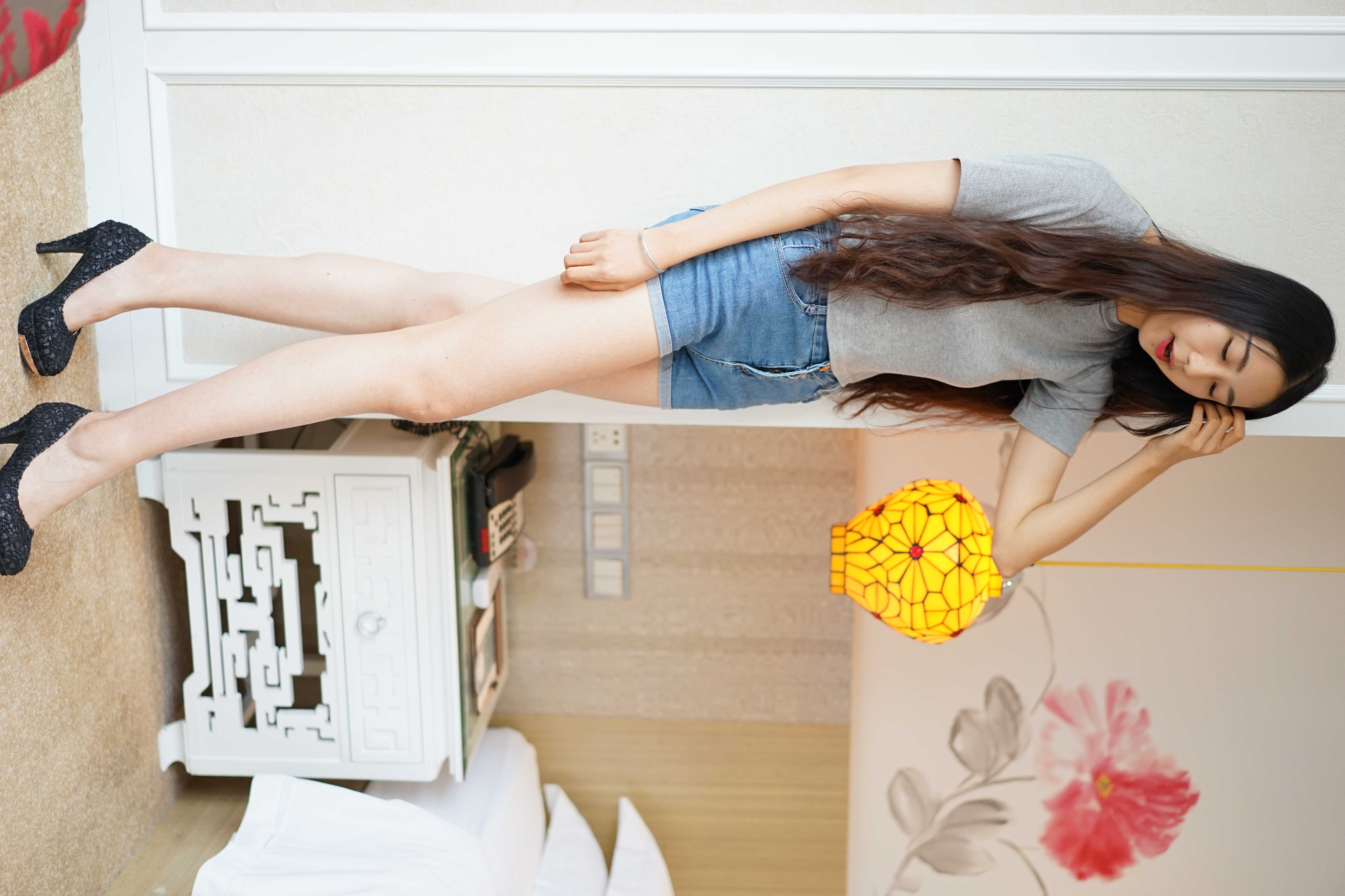 《可爱的长腿学妹》作品图