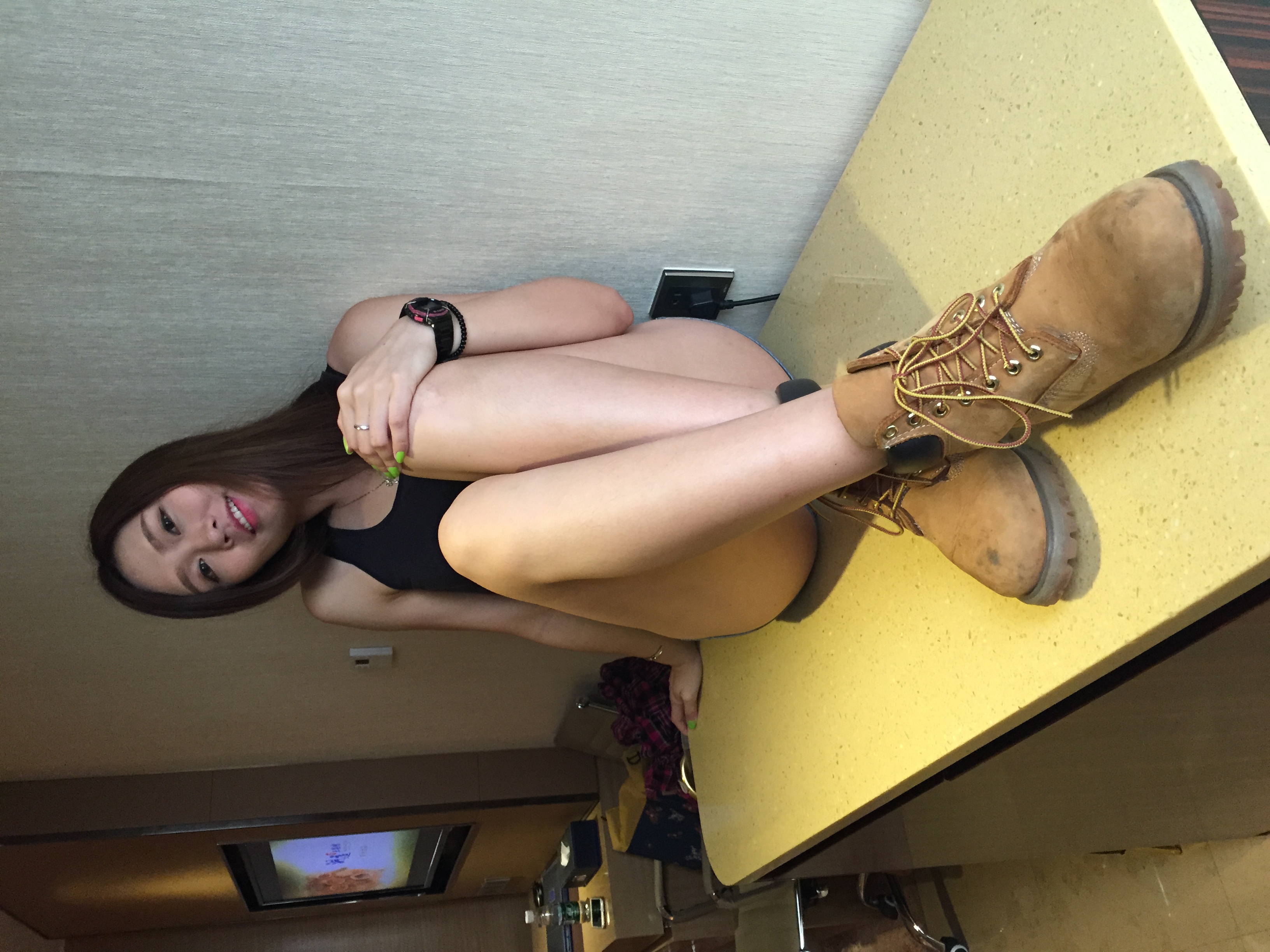 《高挑御姐赤足大黄靴》作品图