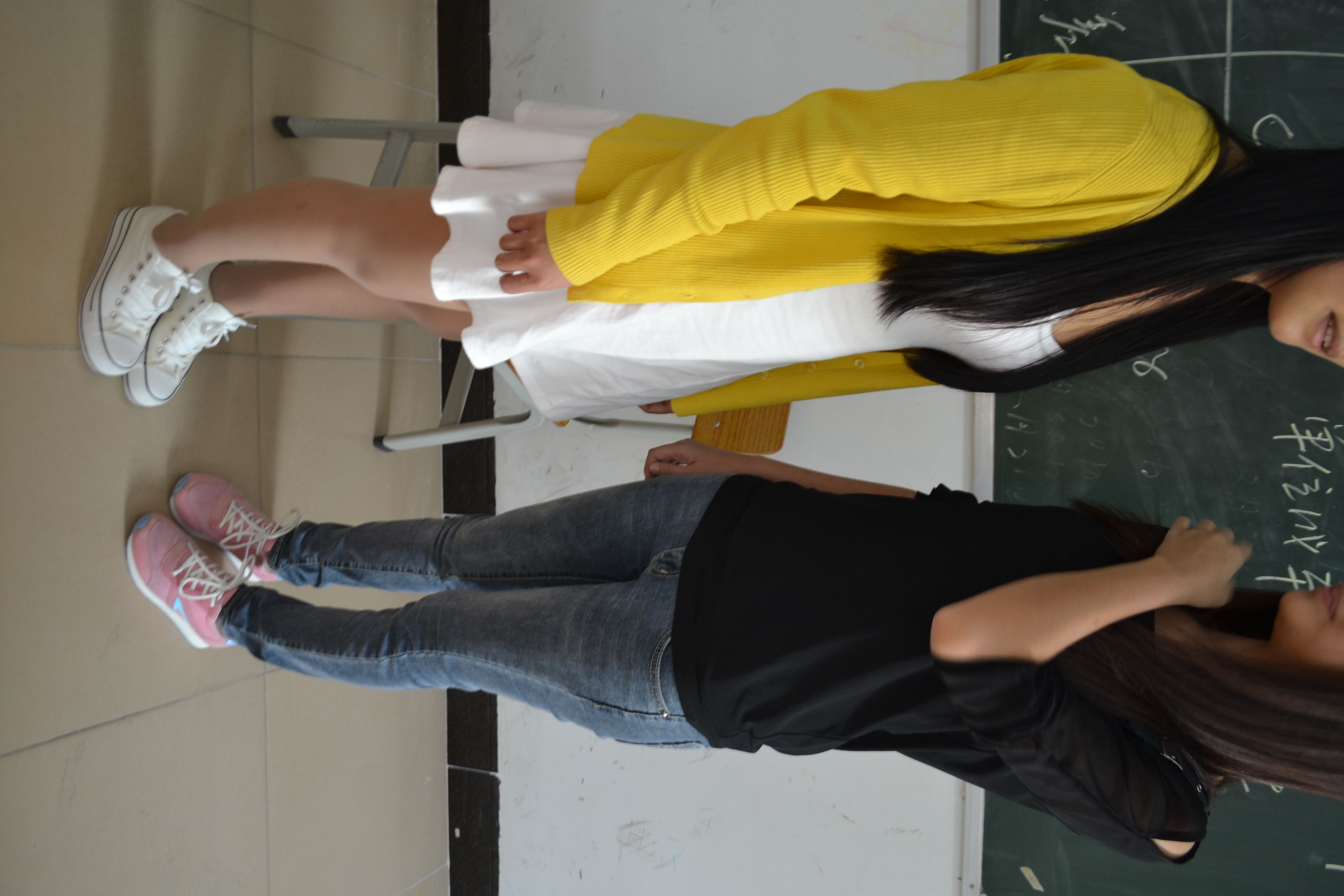 《教室闺蜜jio之间的较量》作品图