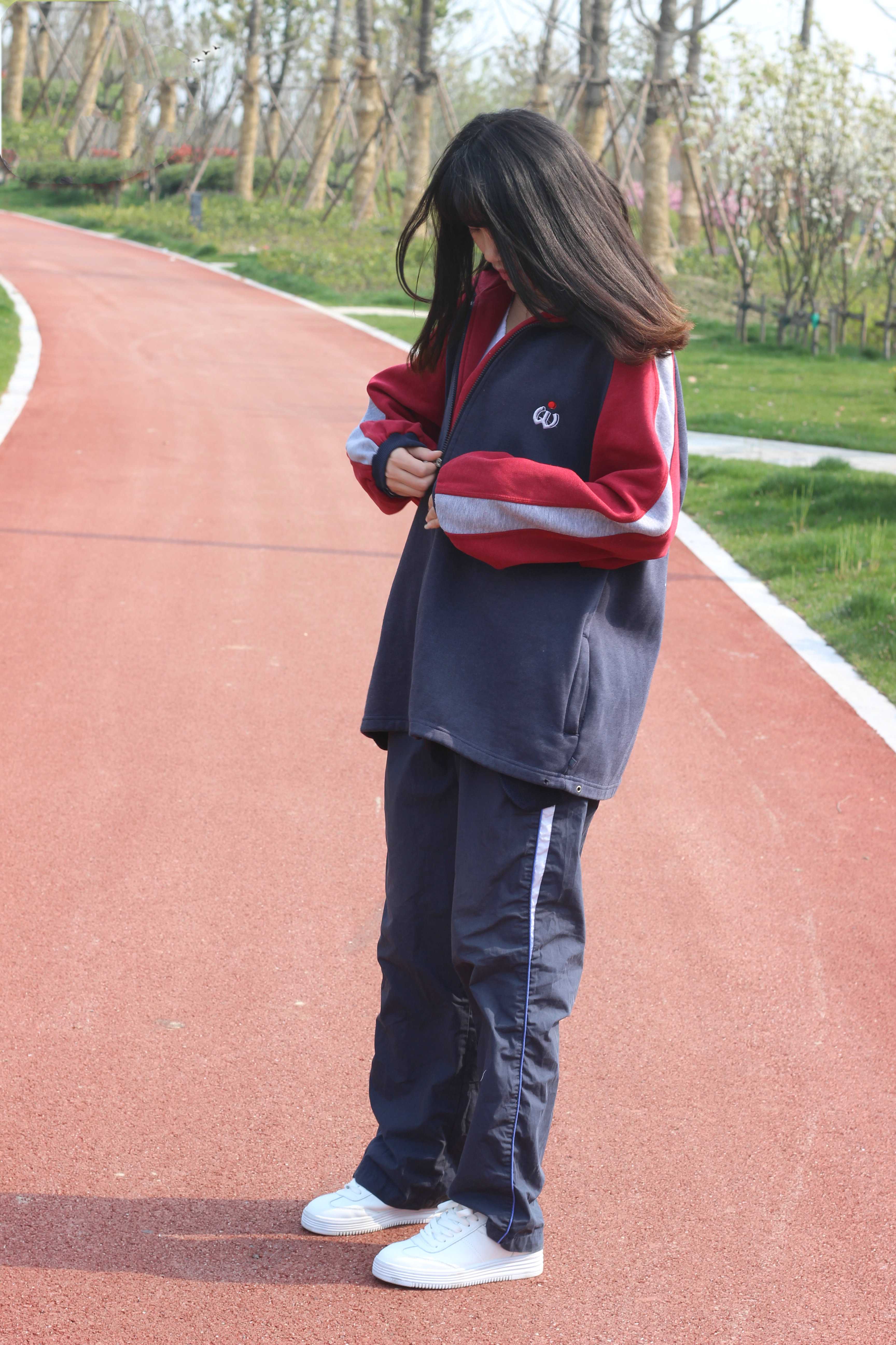 《校园学姐船袜脱袜过程》作品图