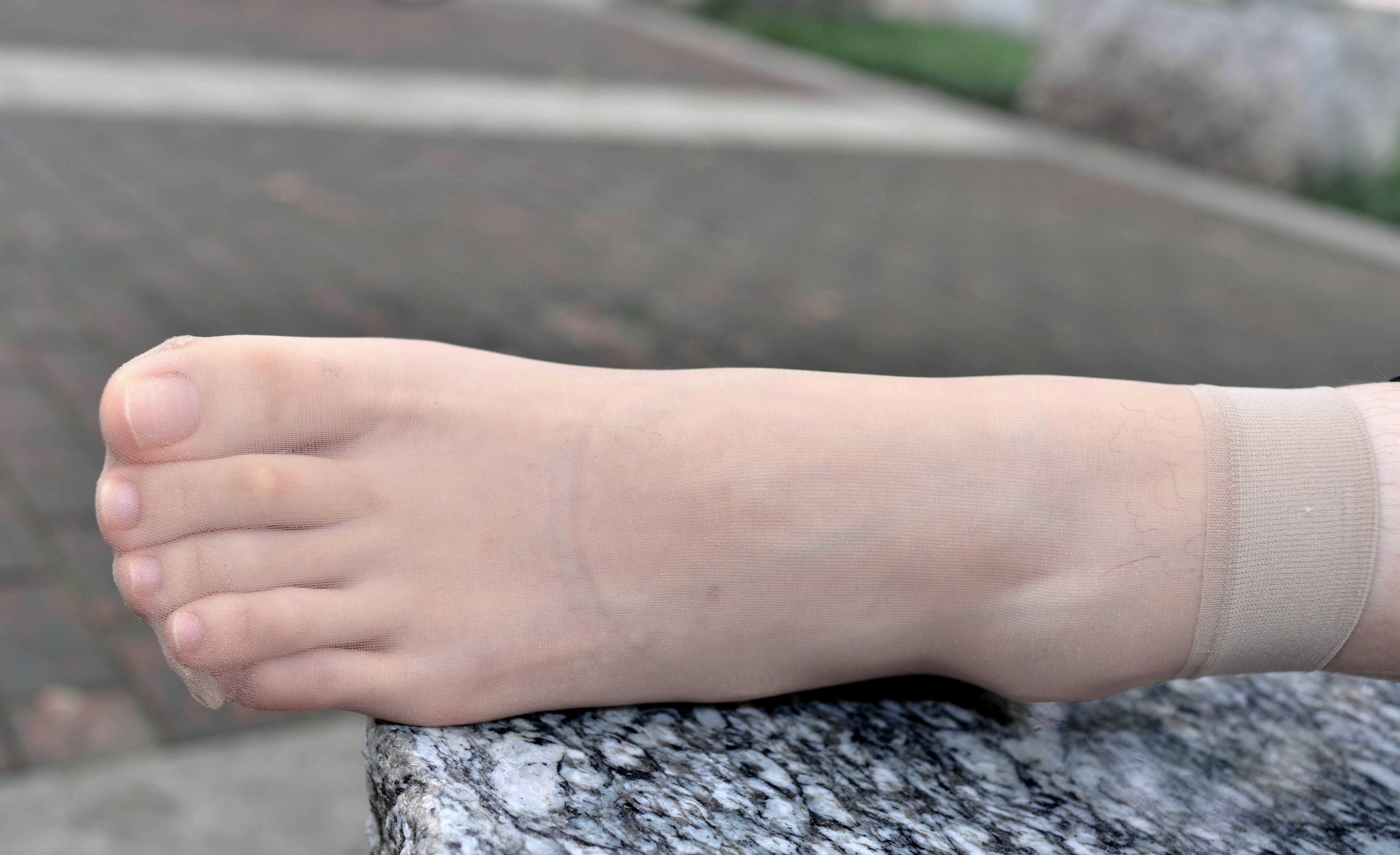 《尤尤39码大脚》作品图