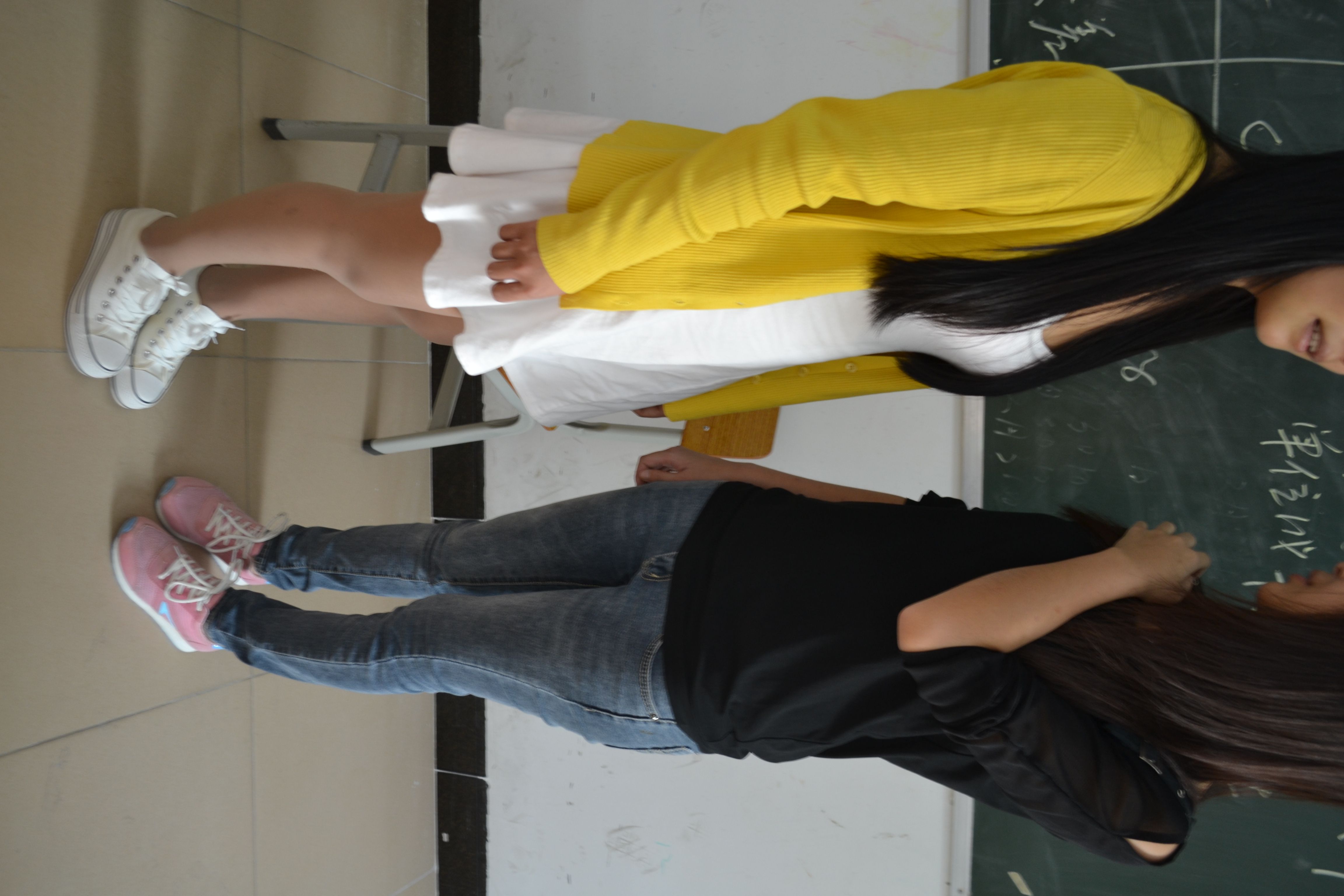 《教室闺蜜jio之间的较量》作品图