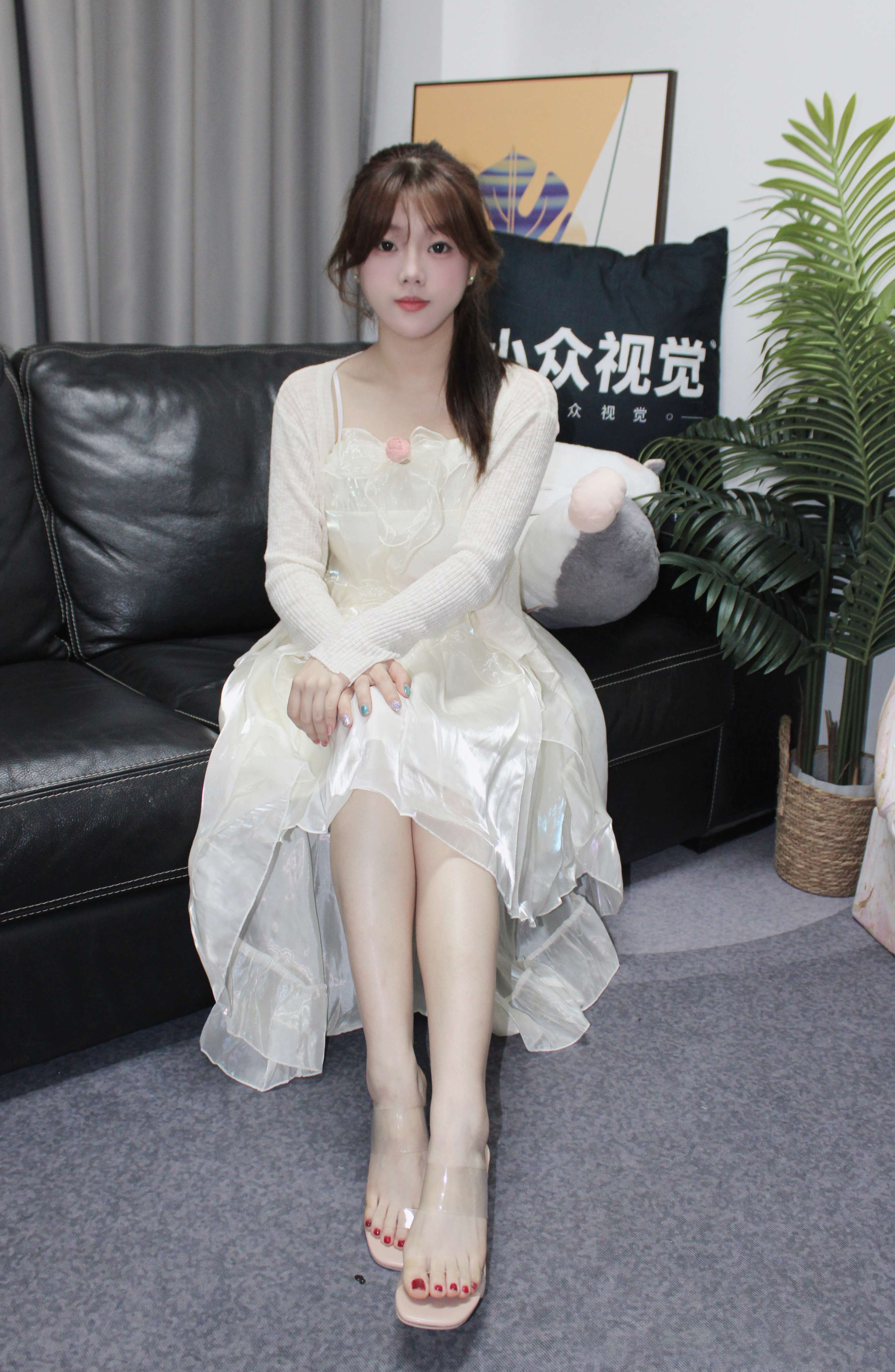 《小薯条公主裙高跟凉拖の嫩足》作品图