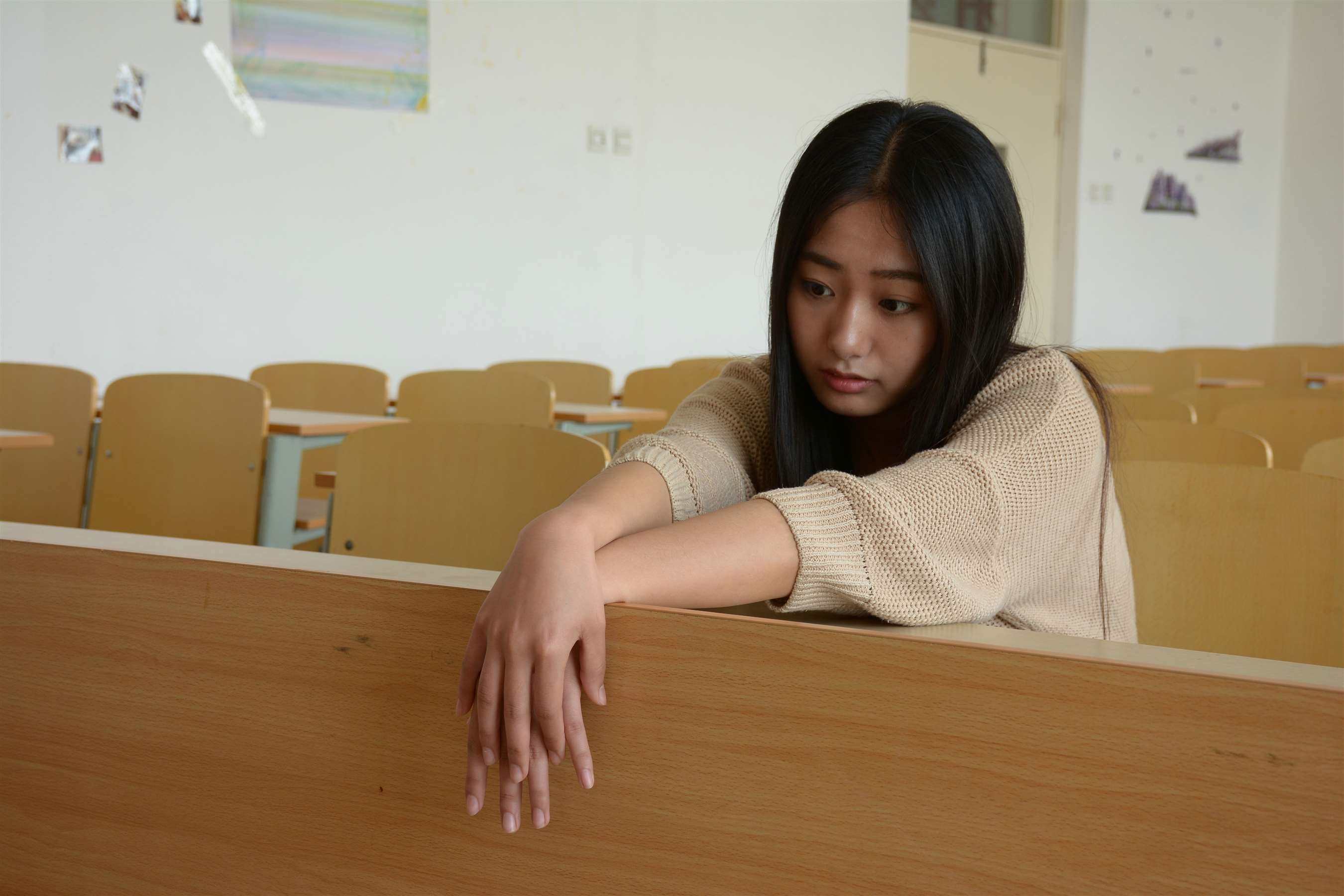 《大三女生原味白袜大臭脚》作品图